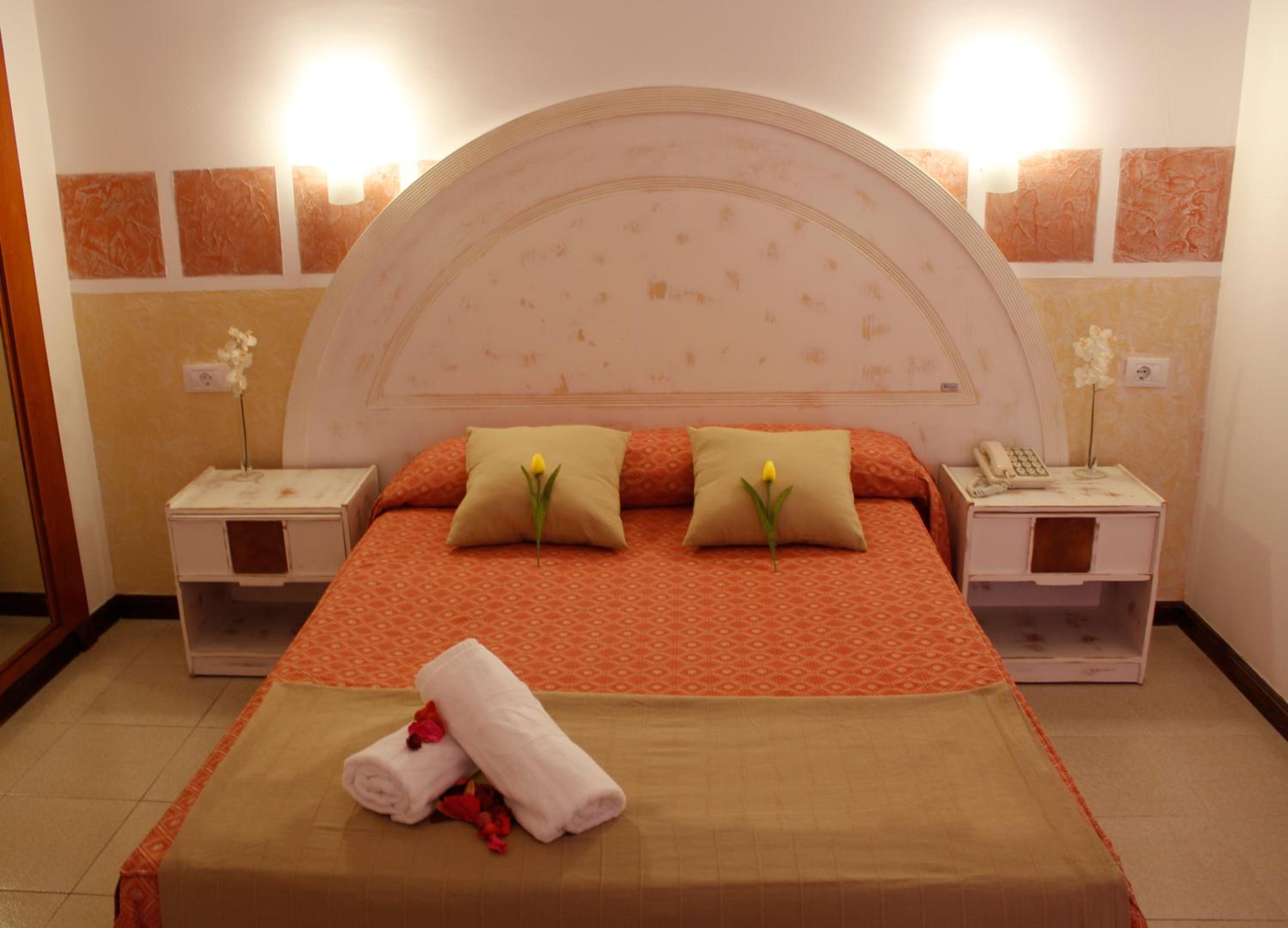 Double or Twin Room - Photo 7