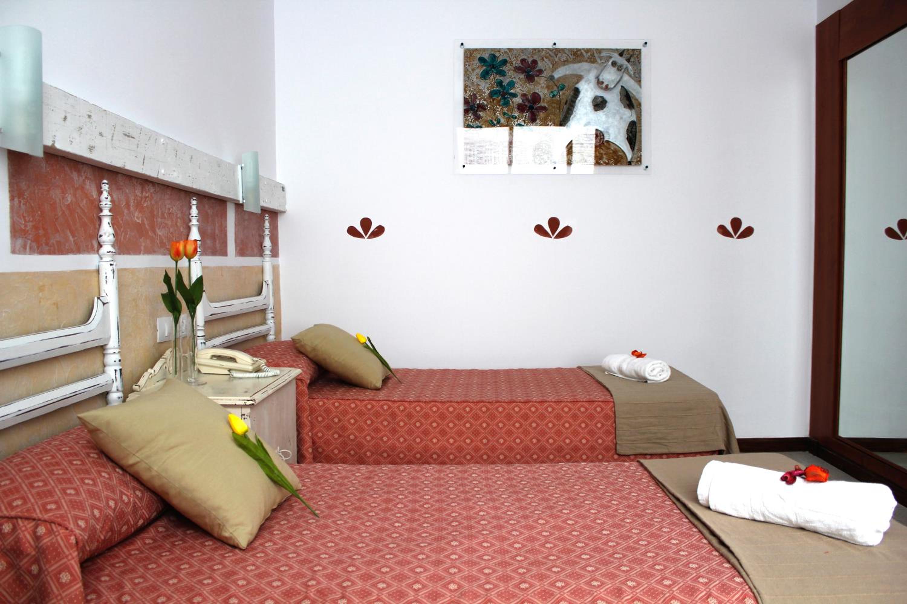 Double or Twin Room - Photo 5
