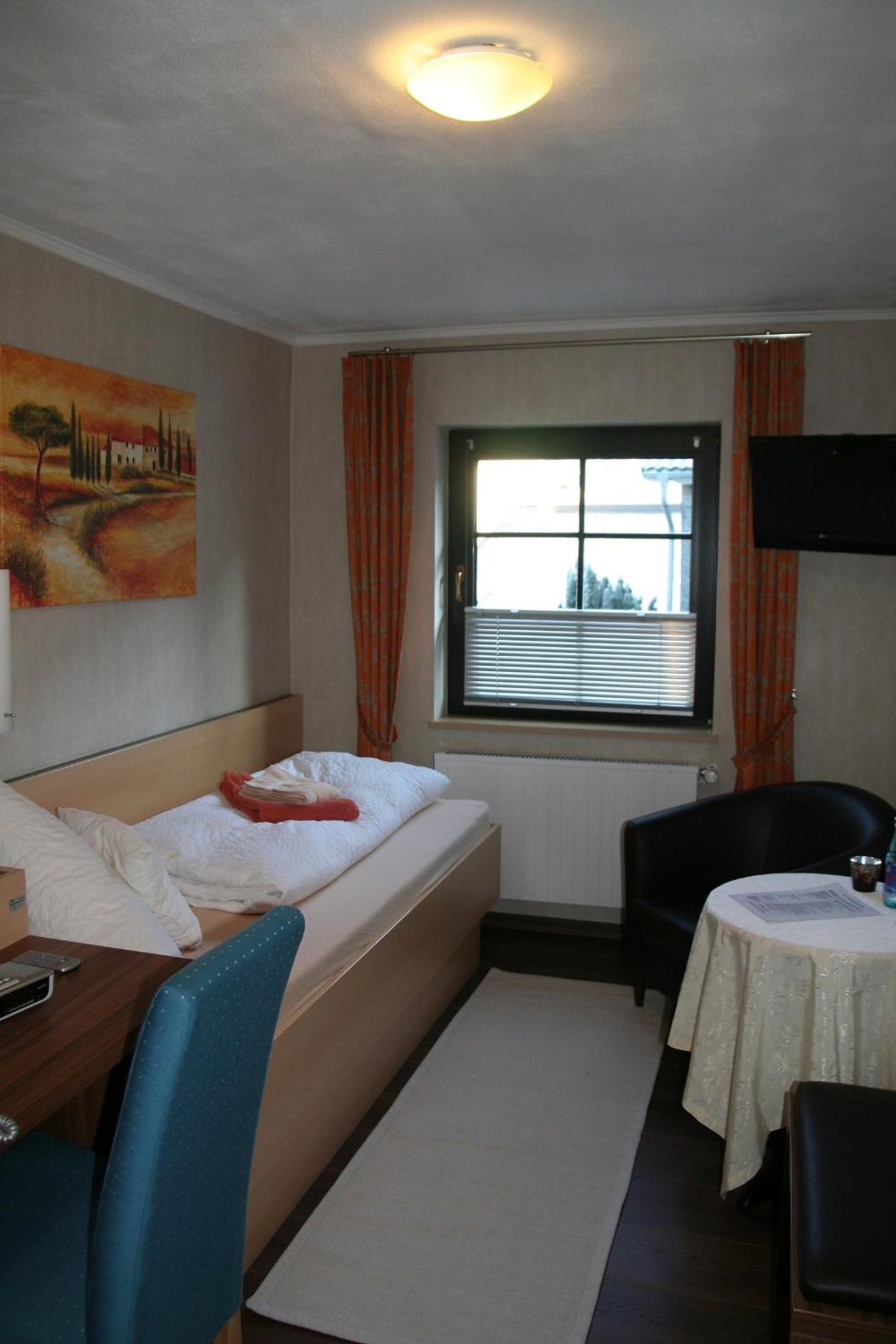 Single Room photo 2