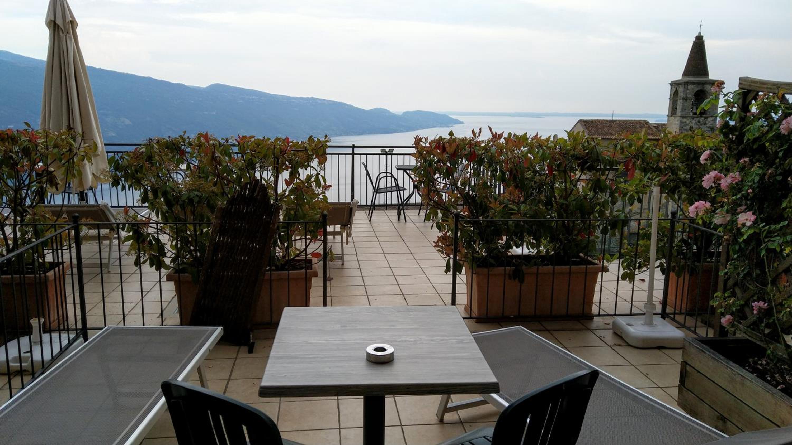 Superior Double or Twin Room with Lake View - Photo 8