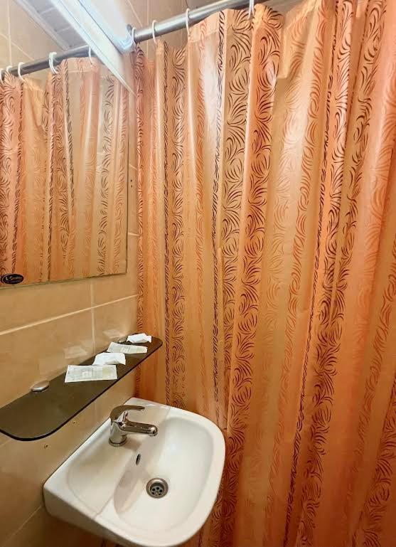 Large Double Room - Photo 6
