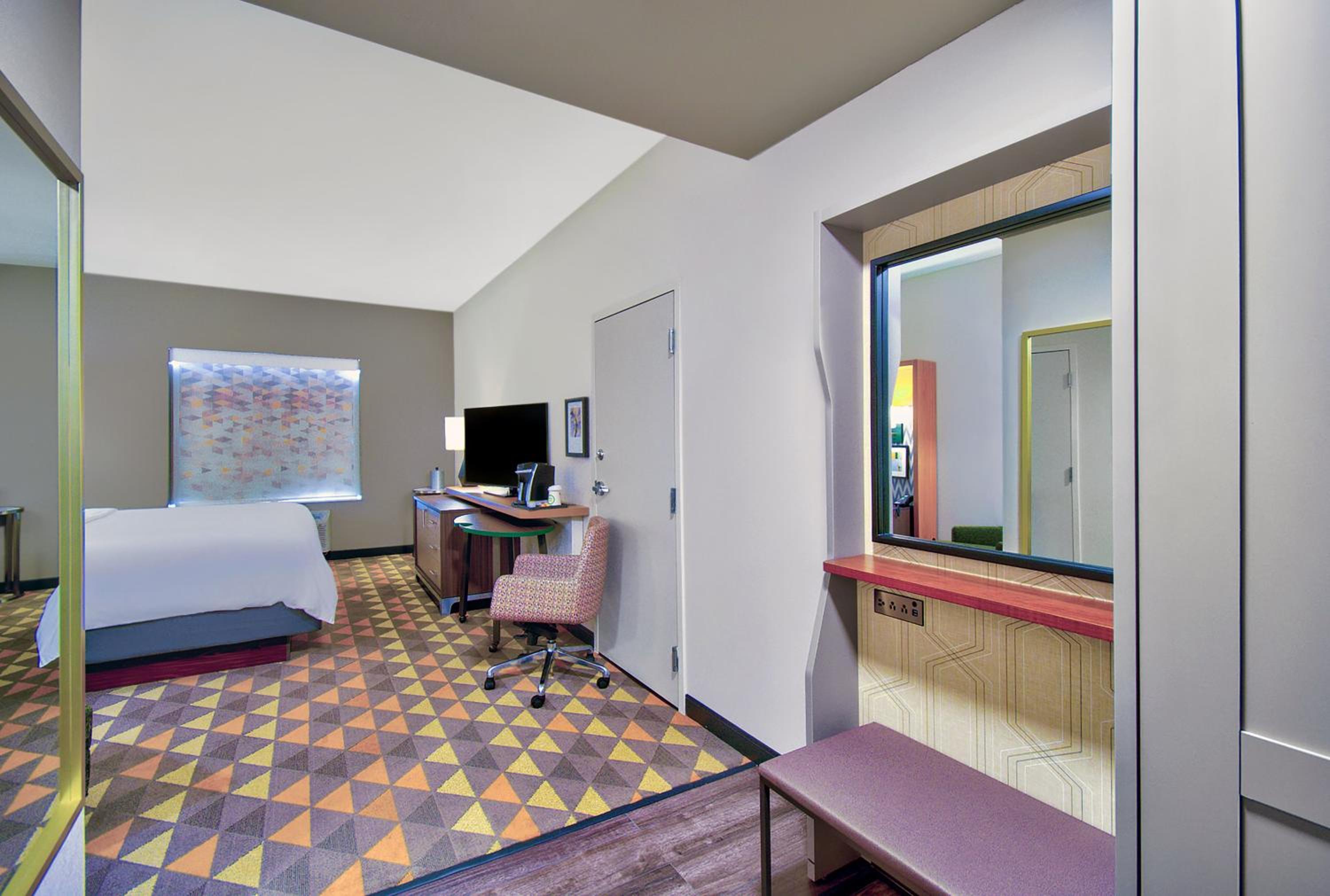 Standard King Room - Photo 6