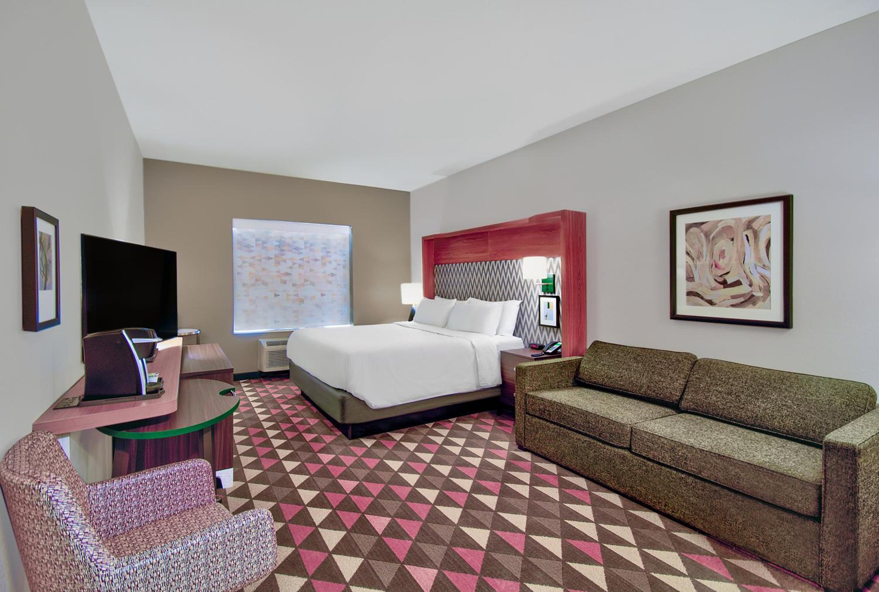 Standard King Room with Sofa Bed - Photo 2