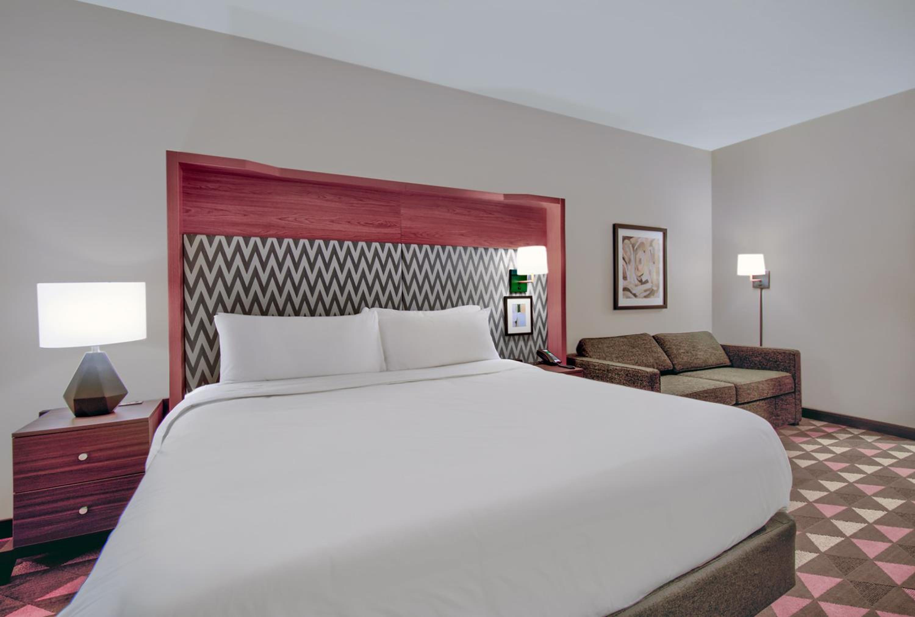 Standard King Room with Sofa Bed - Photo 1
