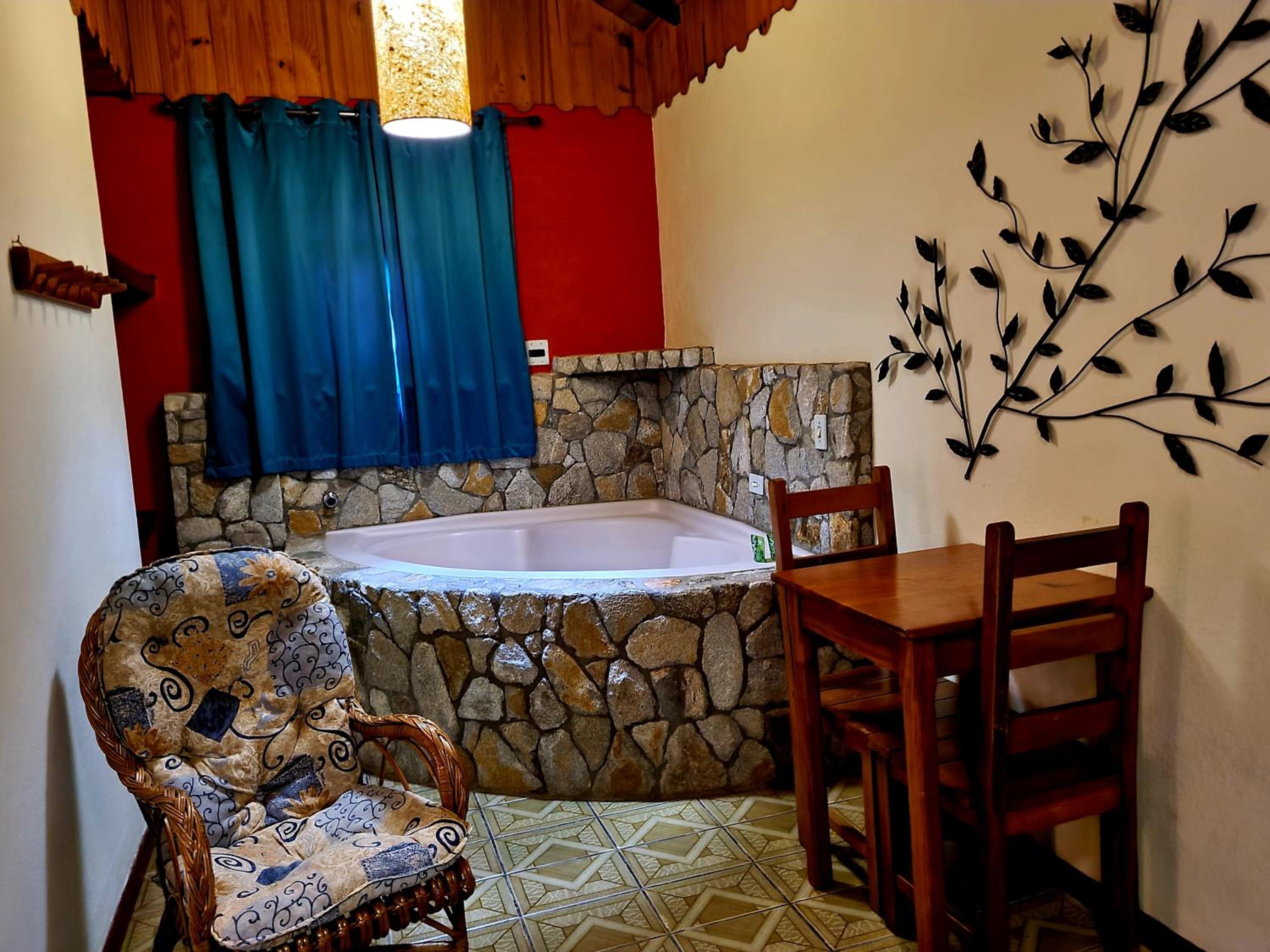 Suite with Hot Tub - Photo 5