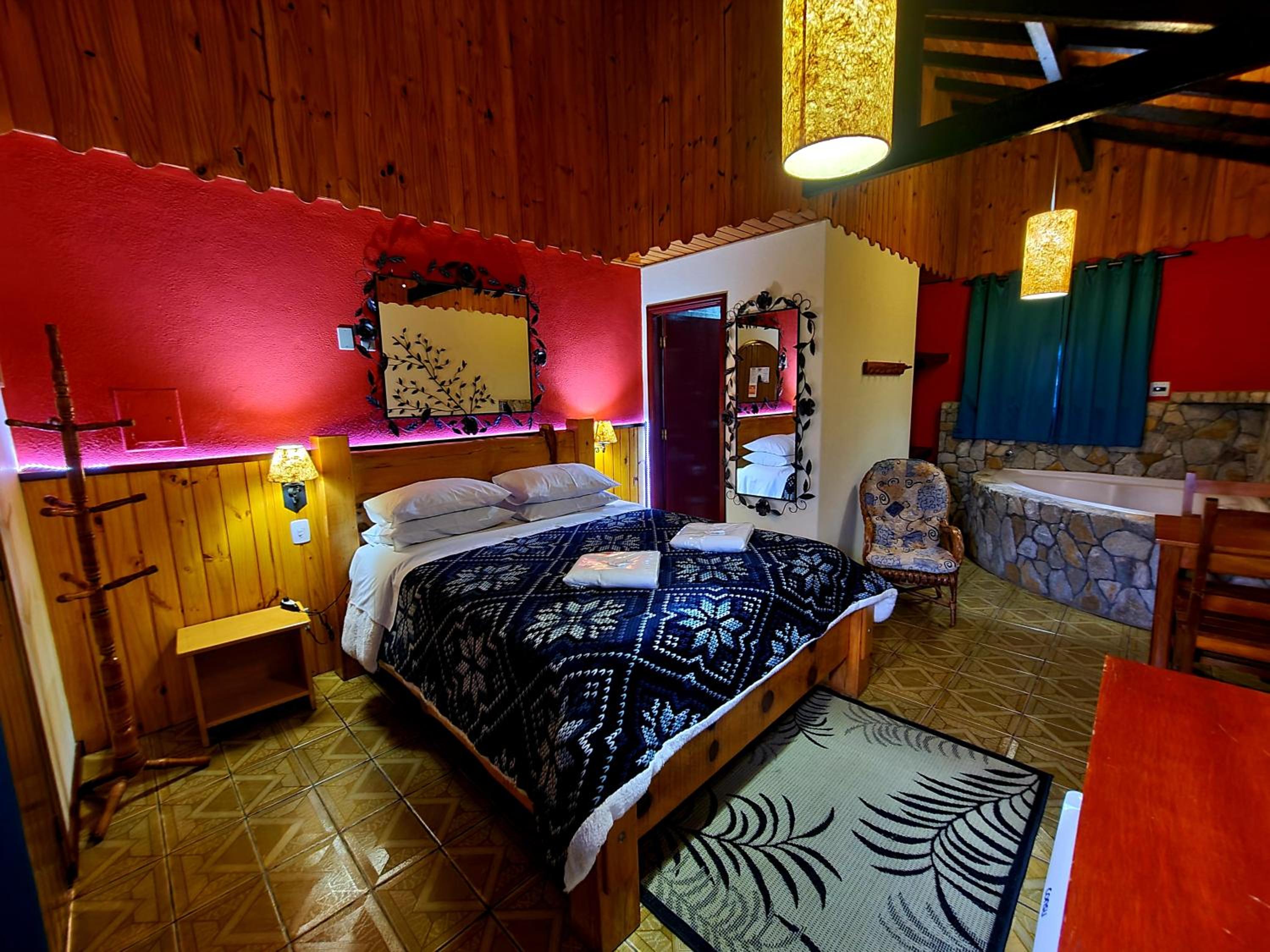 Suite with Hot Tub - Photo 1