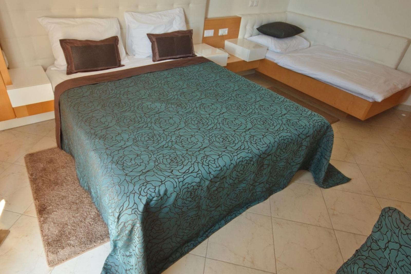 Comfort Double Room with Balcony - Photo 30
