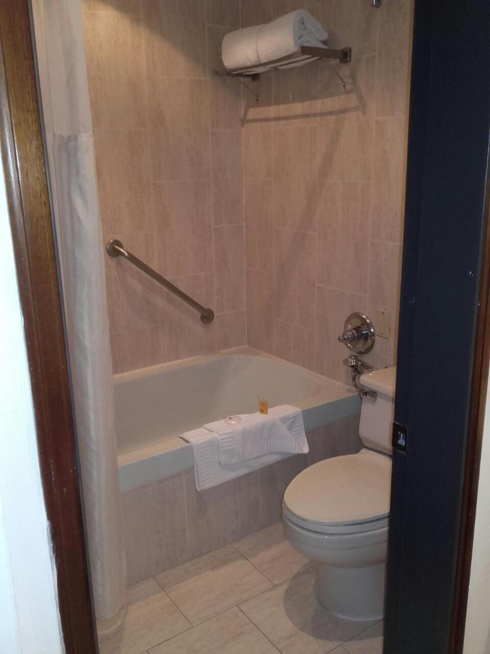 Twin Room - Photo 2