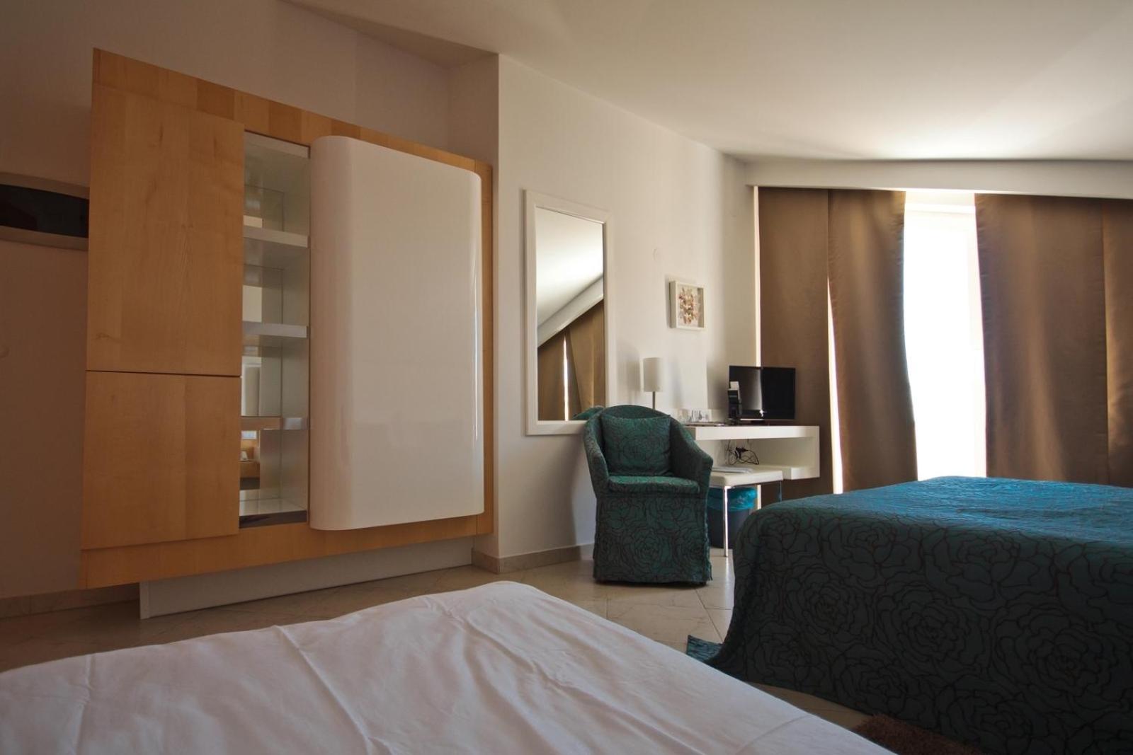 Comfort Double Room with Balcony - Photo 31