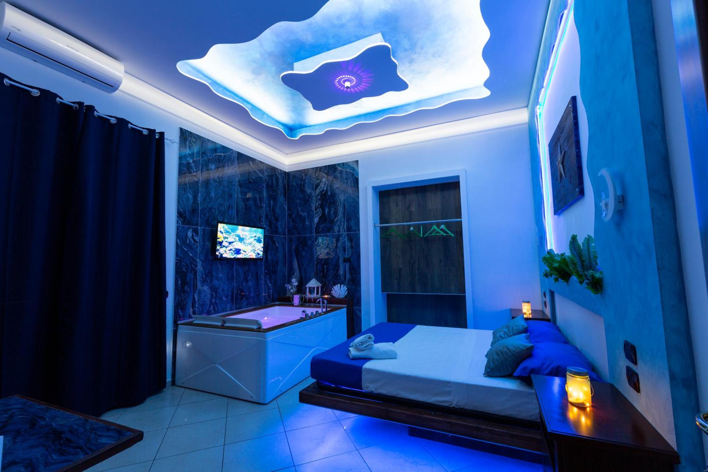 Deluxe Suite with Spa Bath photo 1