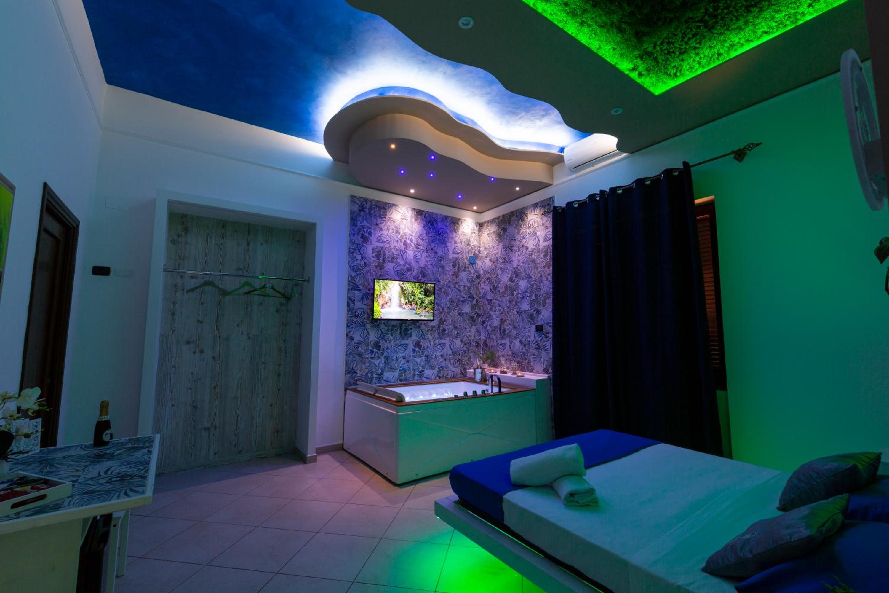 King Suite with Spa Bath photo 1