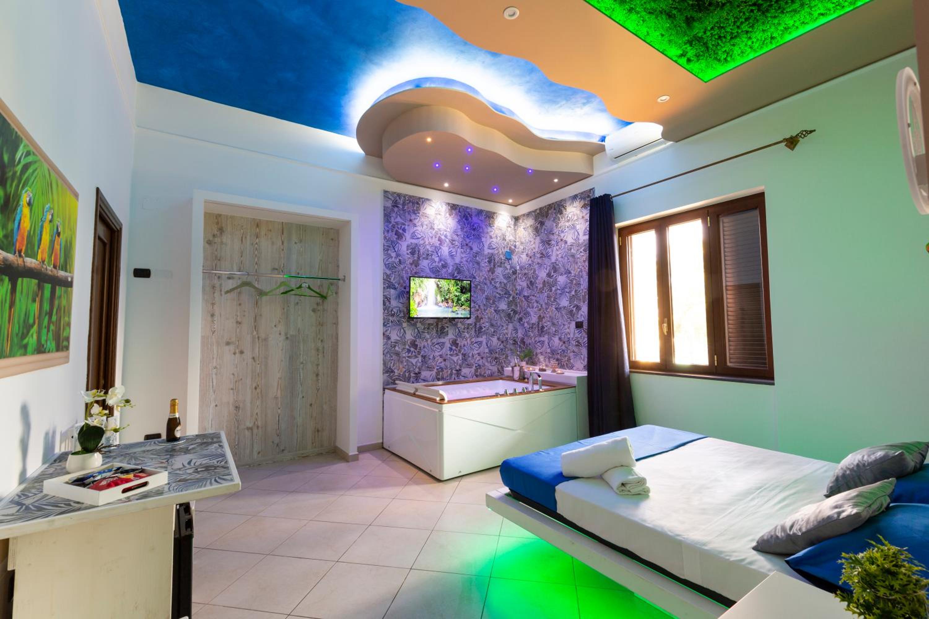 King Suite with Spa Bath photo 2