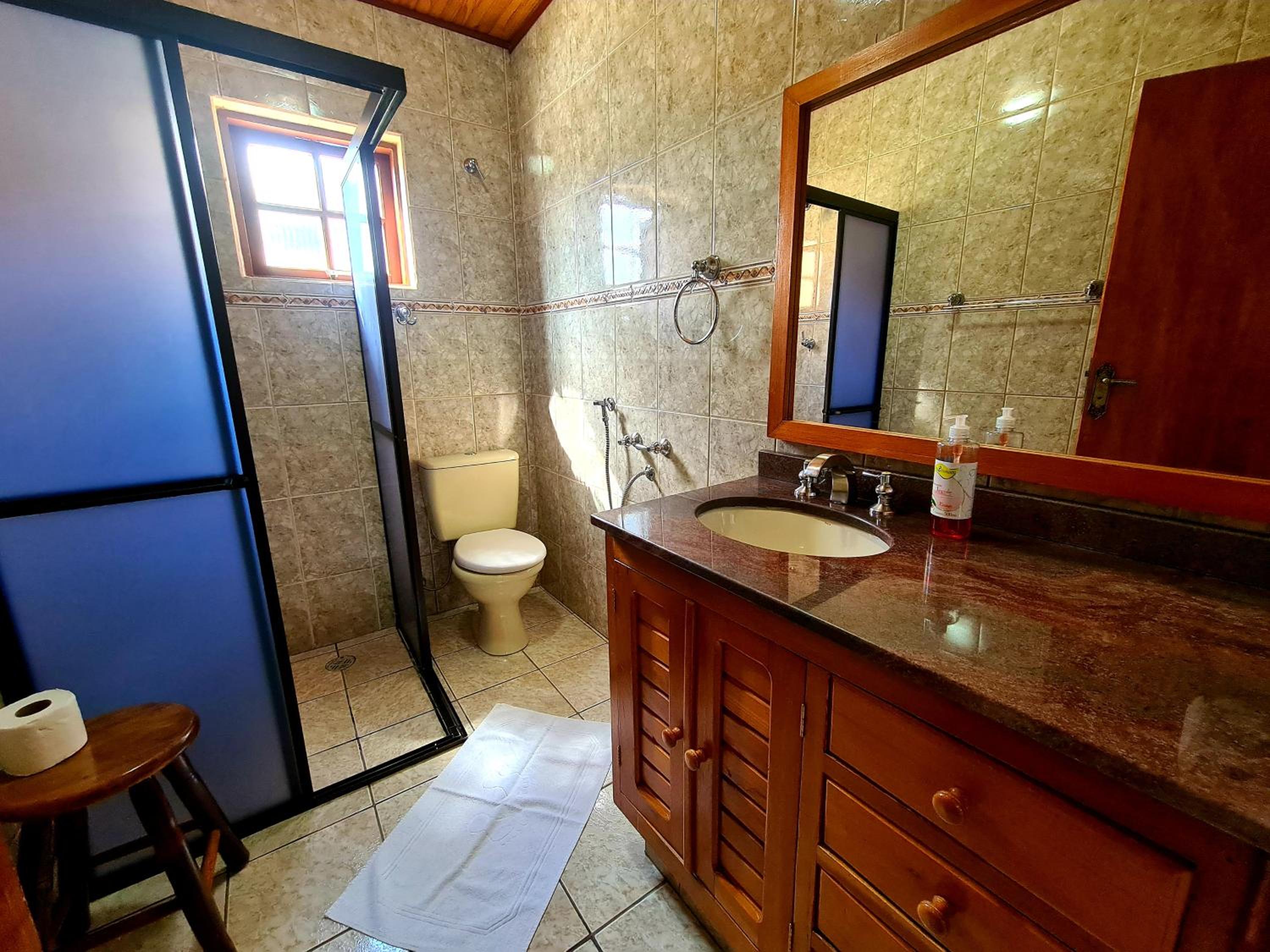 Queen Suite - Photo 9