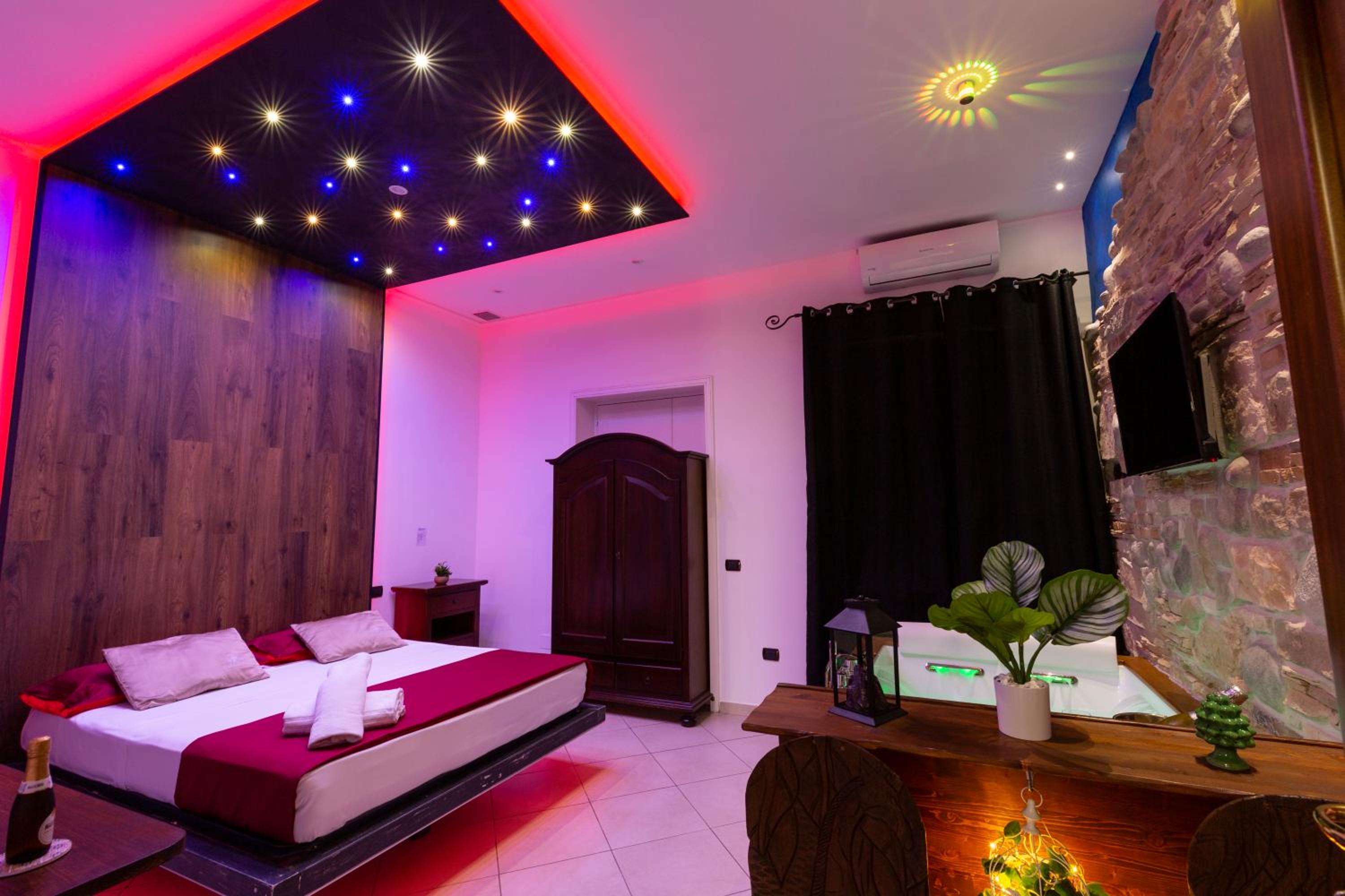 Suite with Spa Bath photo 1