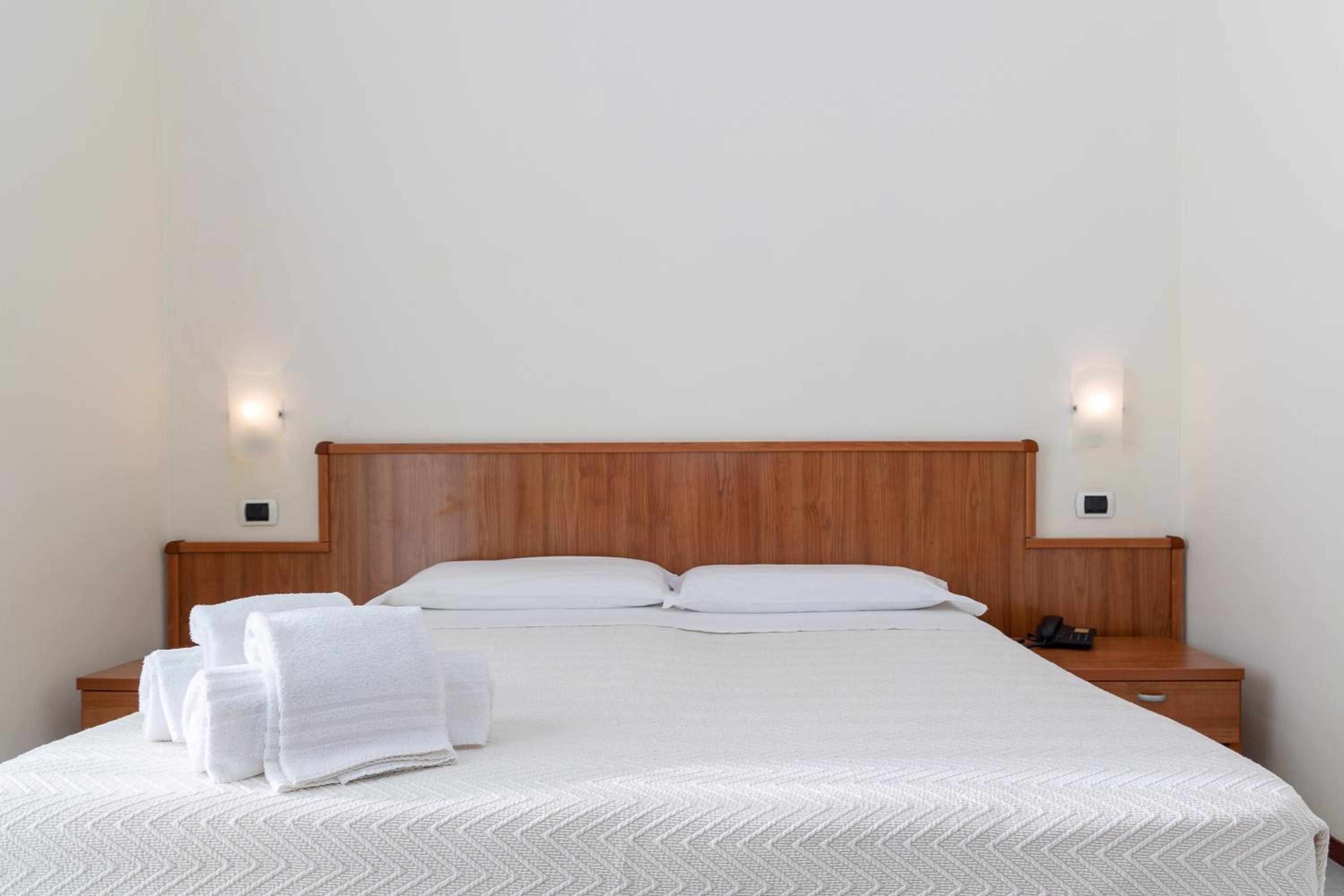 Double Room with Balcony and Side Sea View