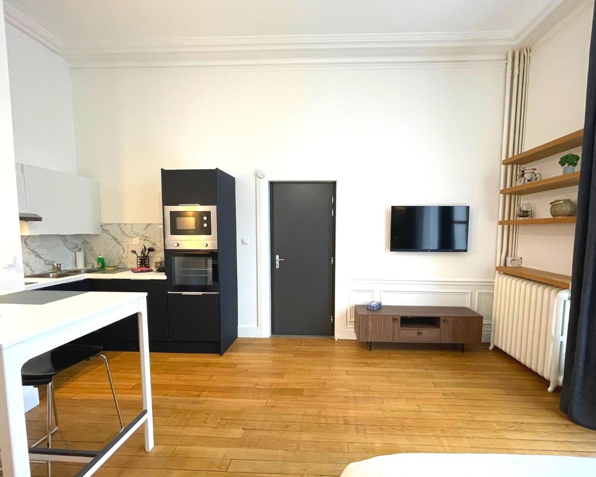 One-Bedroom Apartment - Photo 3