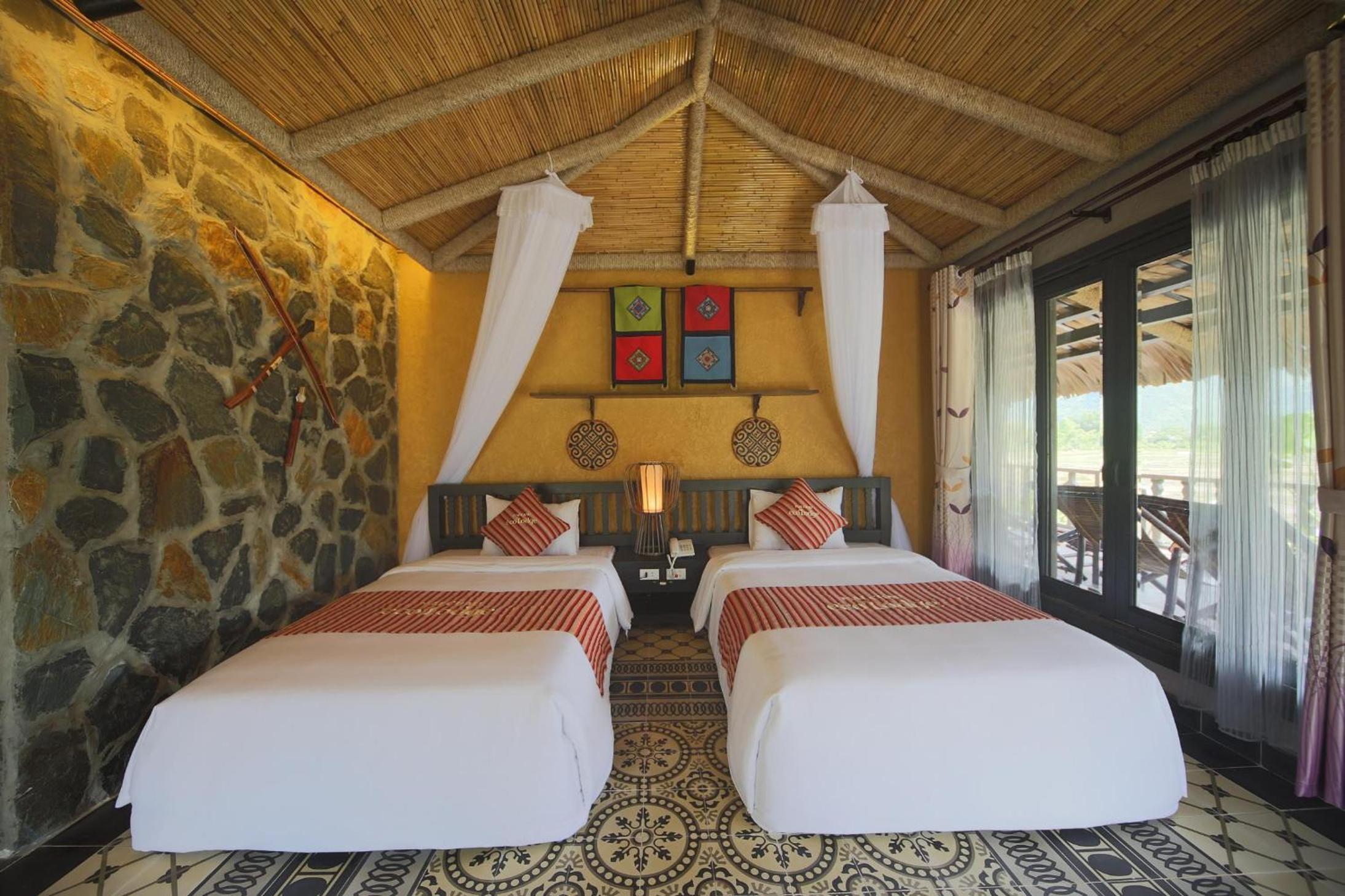 Deluxe Twin Room with Field View photo 2