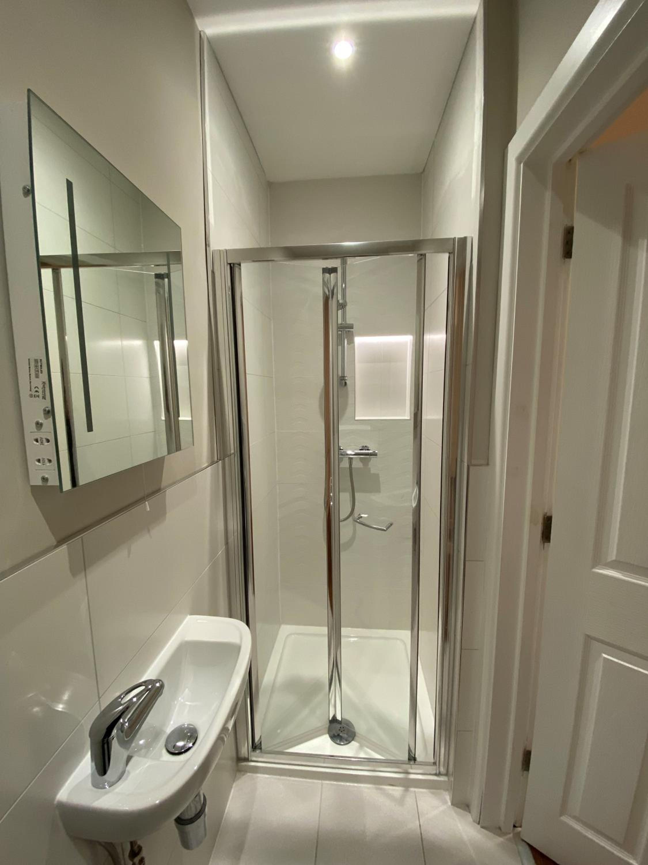 Twin Room - Photo 8