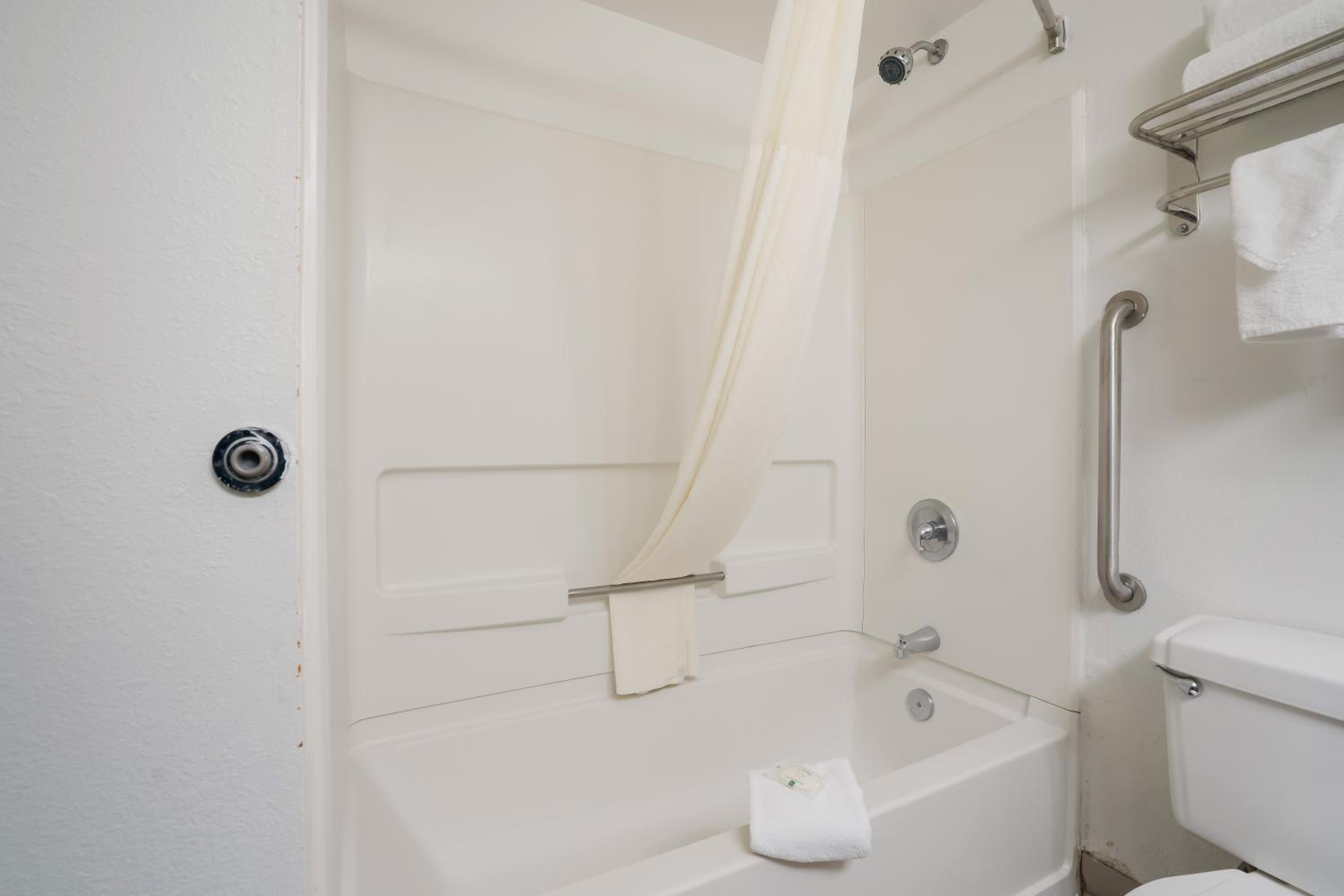 King Room - Non-Smoking - Photo 6