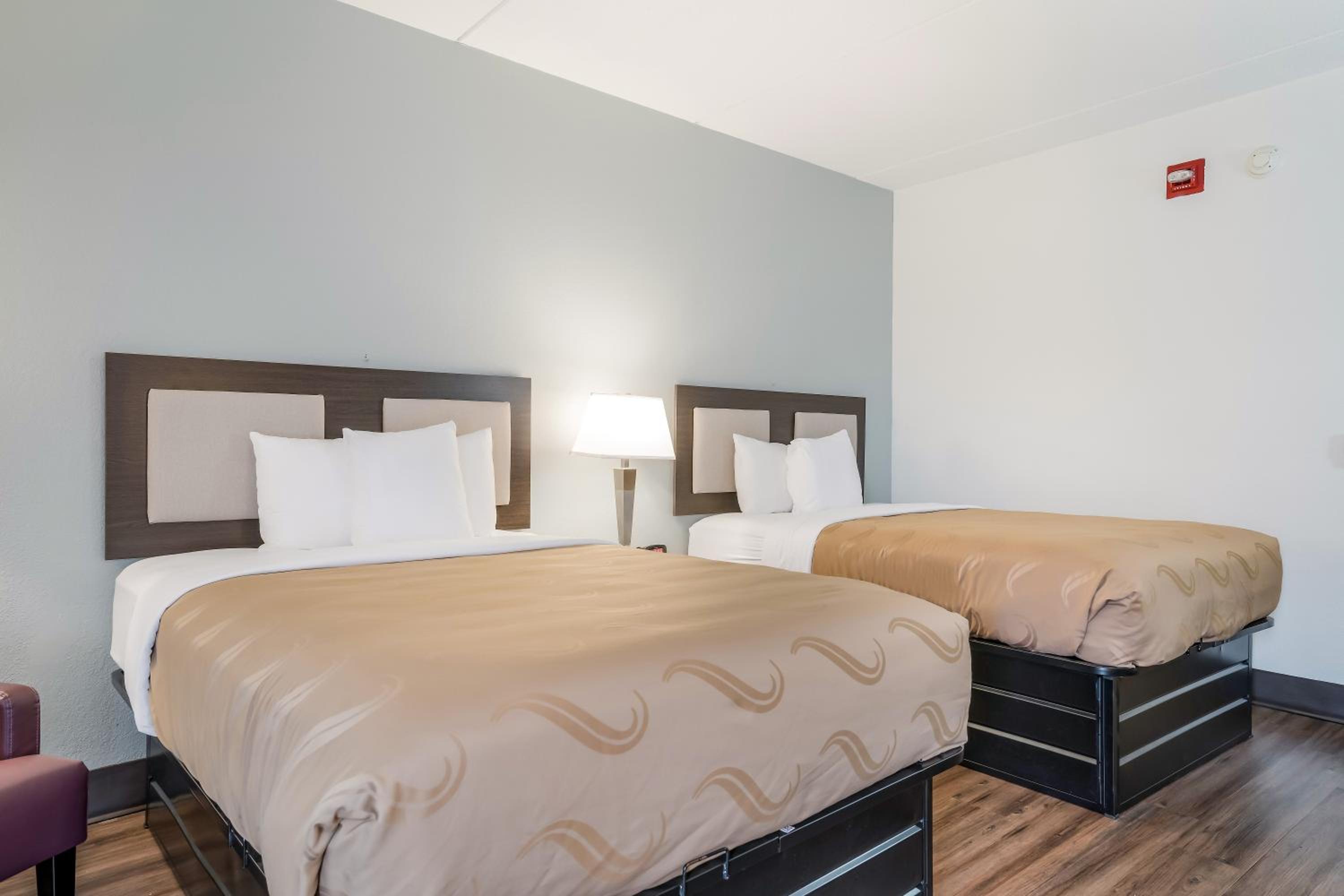 Double Room with Two Double Beds - Accessible/Non-Smoking - Photo 4