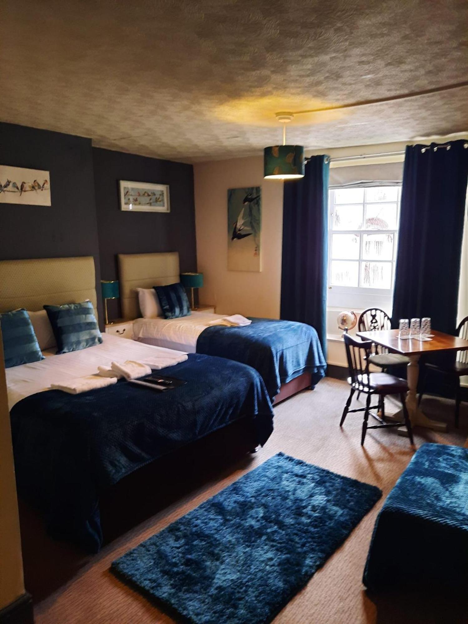 Standard Twin Room with Private Bathroom - Photo 5
