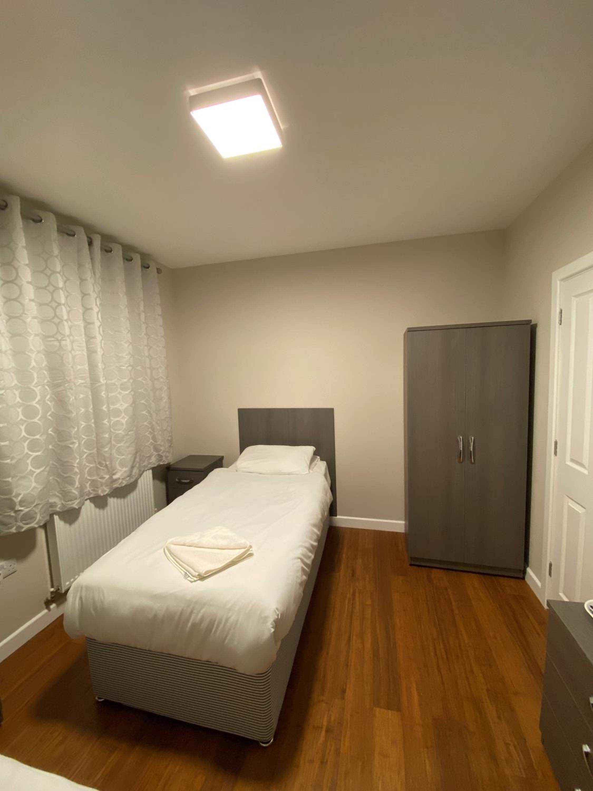 Twin Room - Photo 9