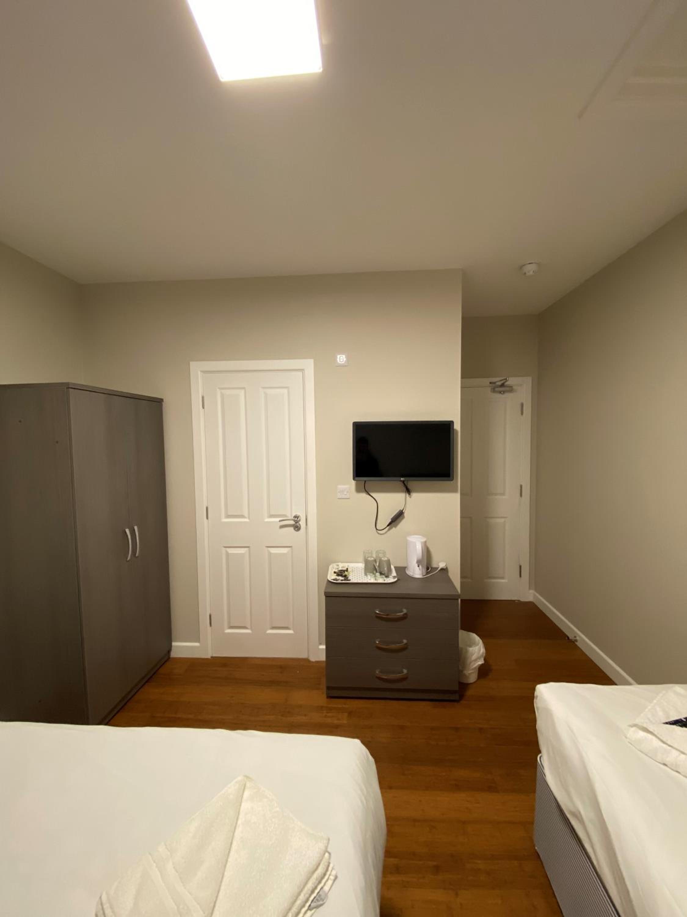 Twin Room - Photo 10