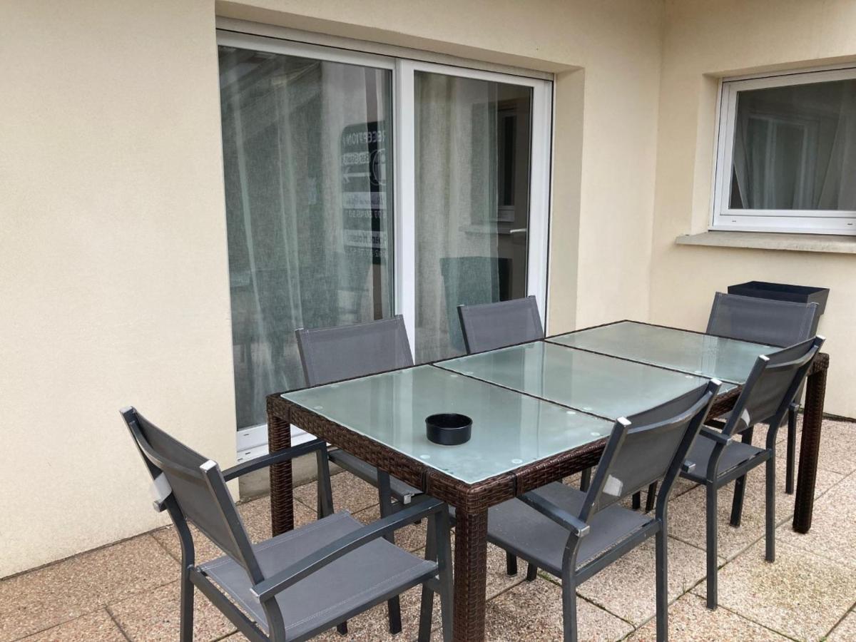 Family Room with Terrace photo 2