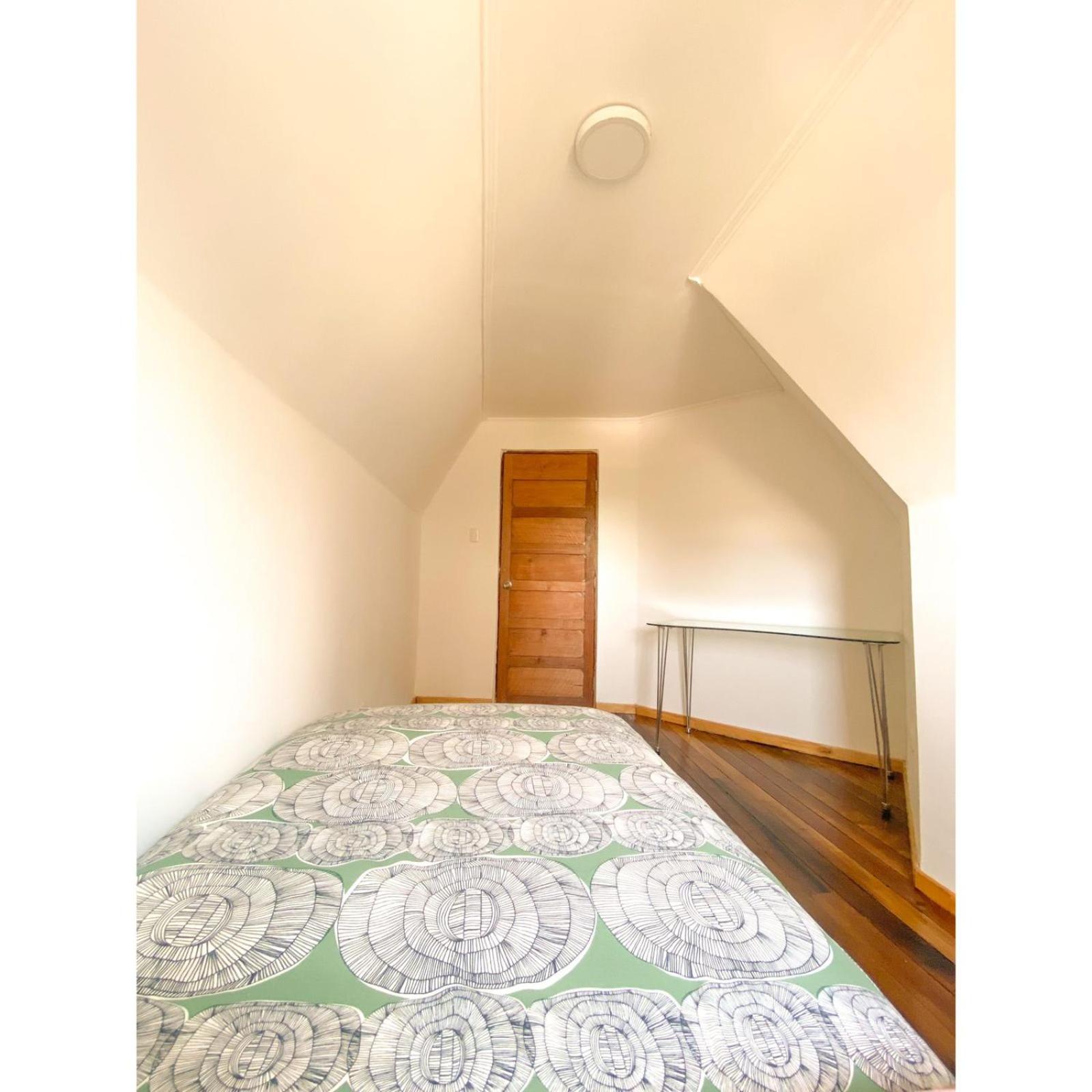 Single Room with Shared Bathroom photo 2