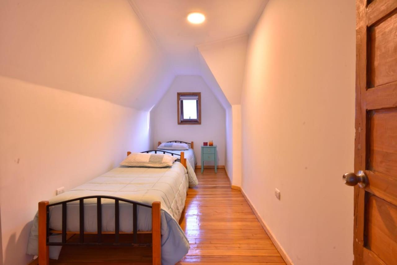 Twin Room with Shared Bathroom photo 1