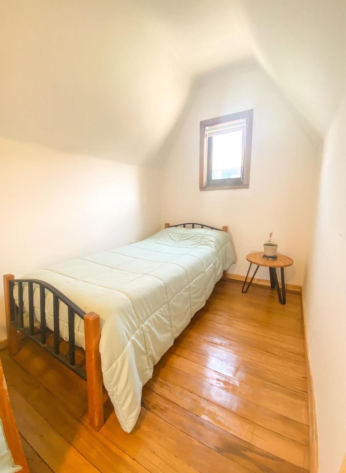 Twin Room with Shared Bathroom photo 3