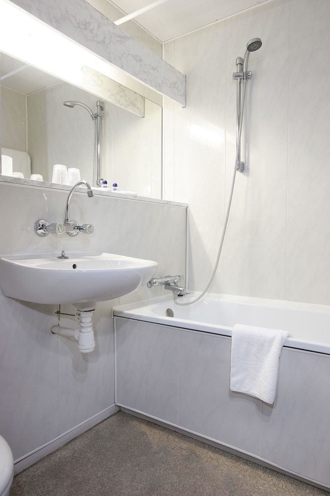 Basic Triple Room photo 2