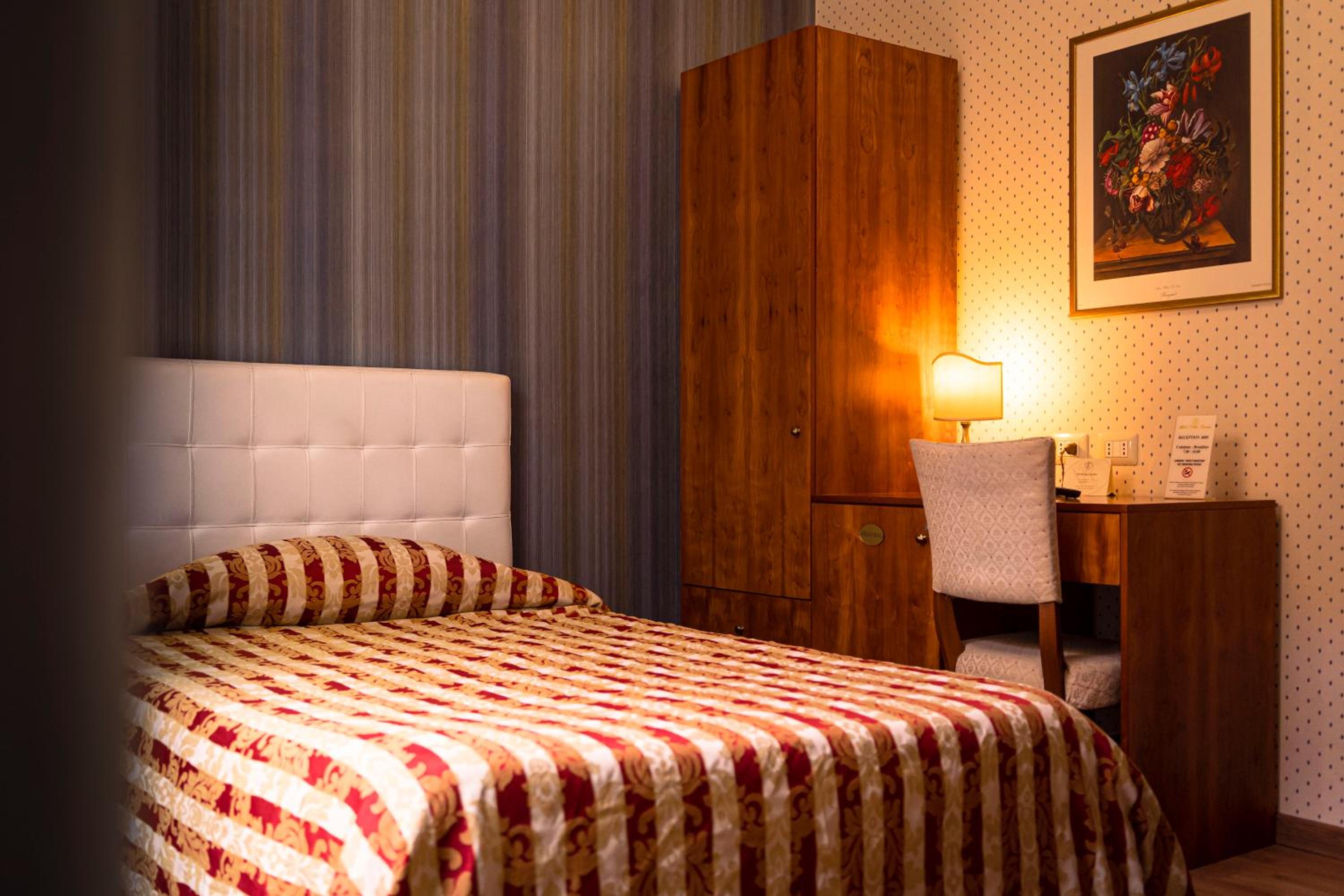 Single Room photo 3