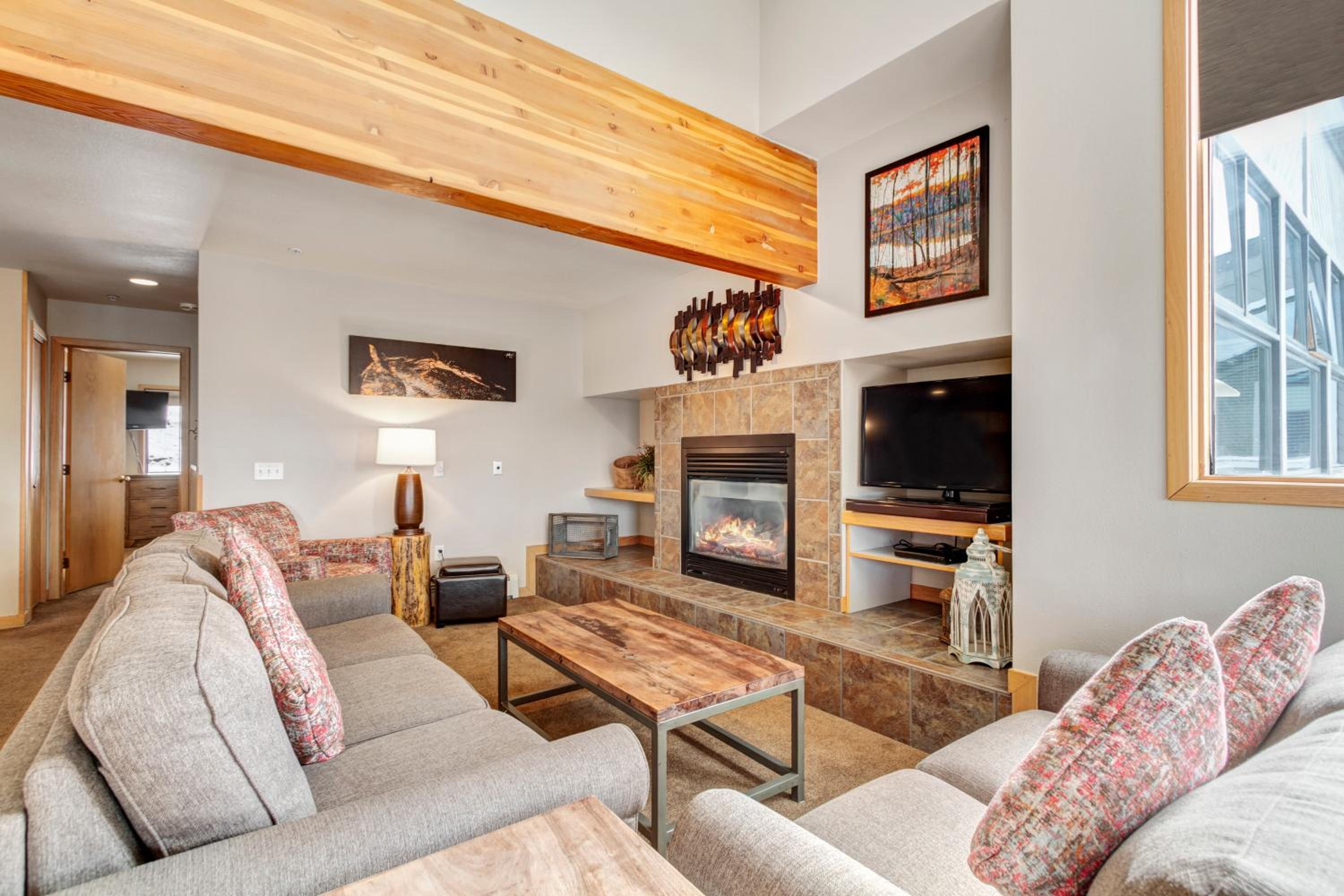 One-Bedroom Apartment - Photo 3