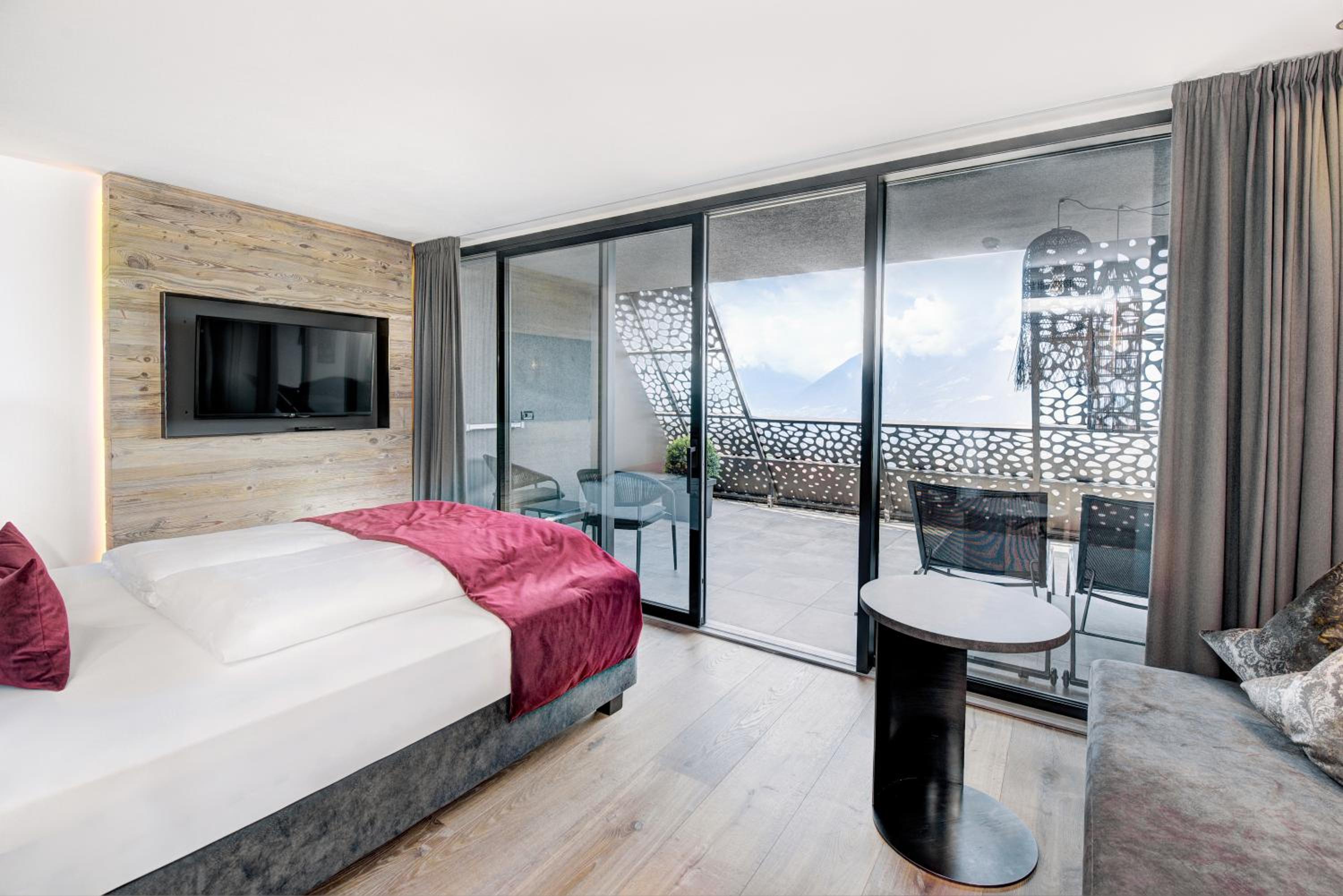Deluxe Double or Twin Room