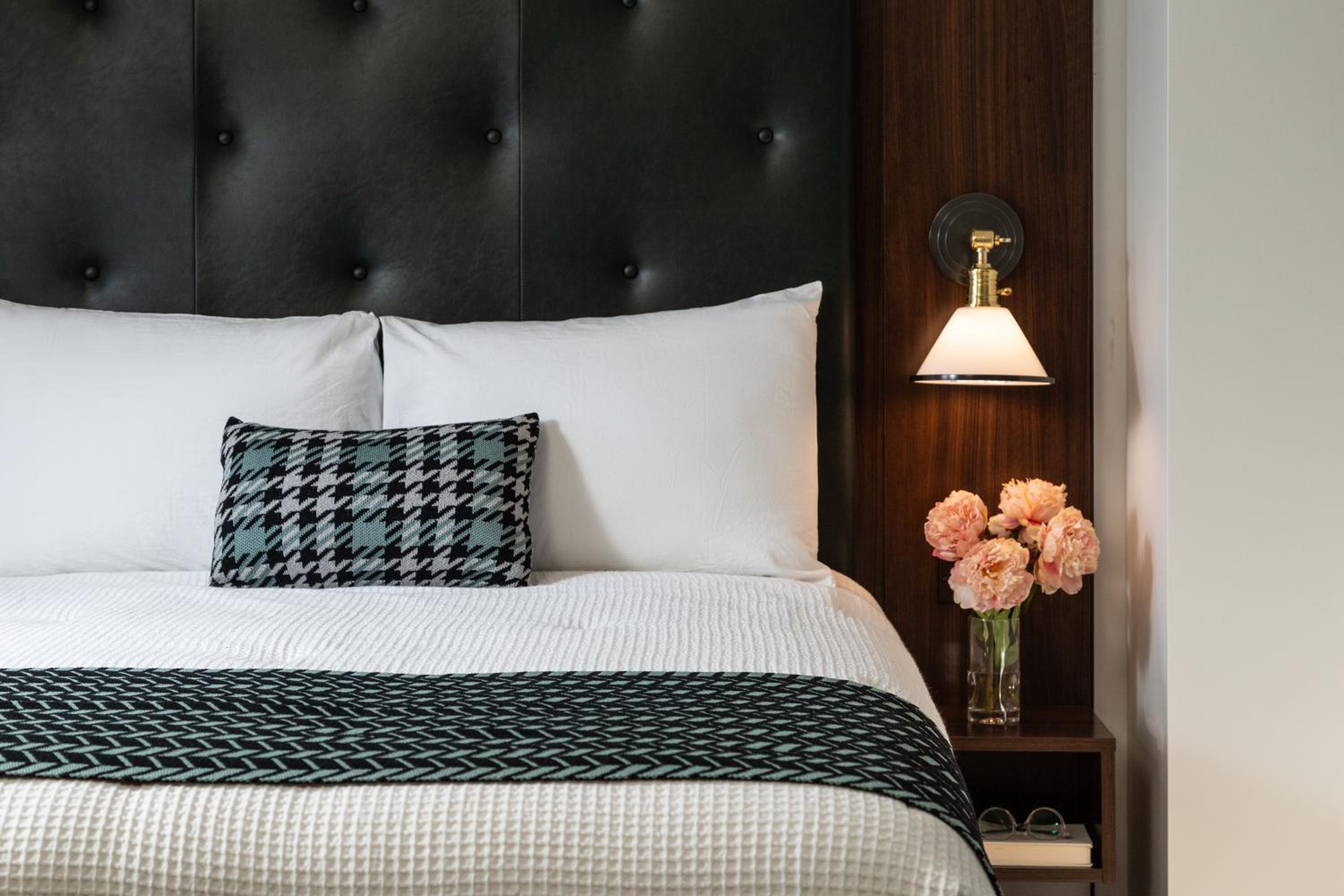 Standard Queen Room - Photo 1