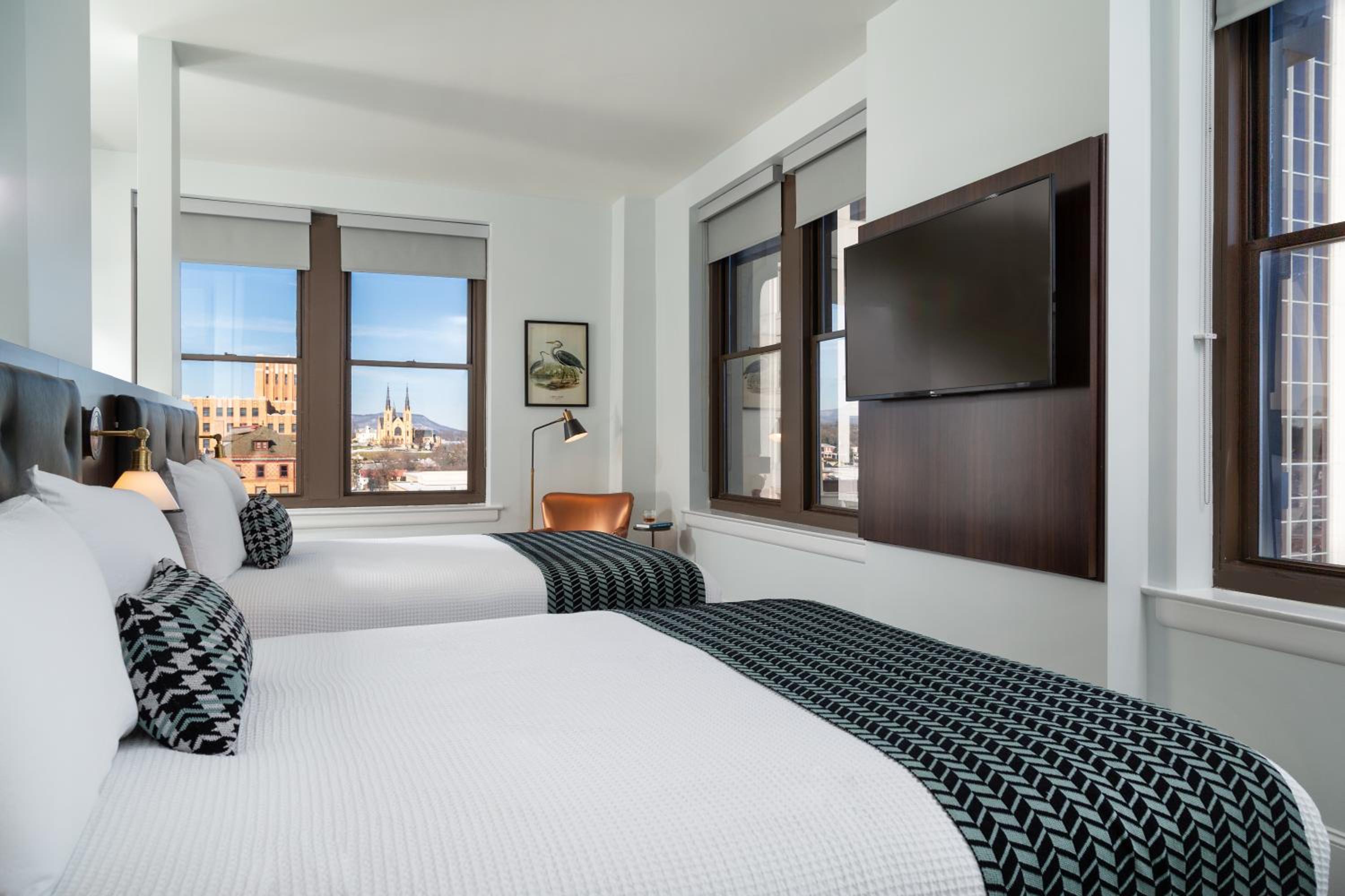 Standard Queen Room with Two Queen Beds - Photo 2