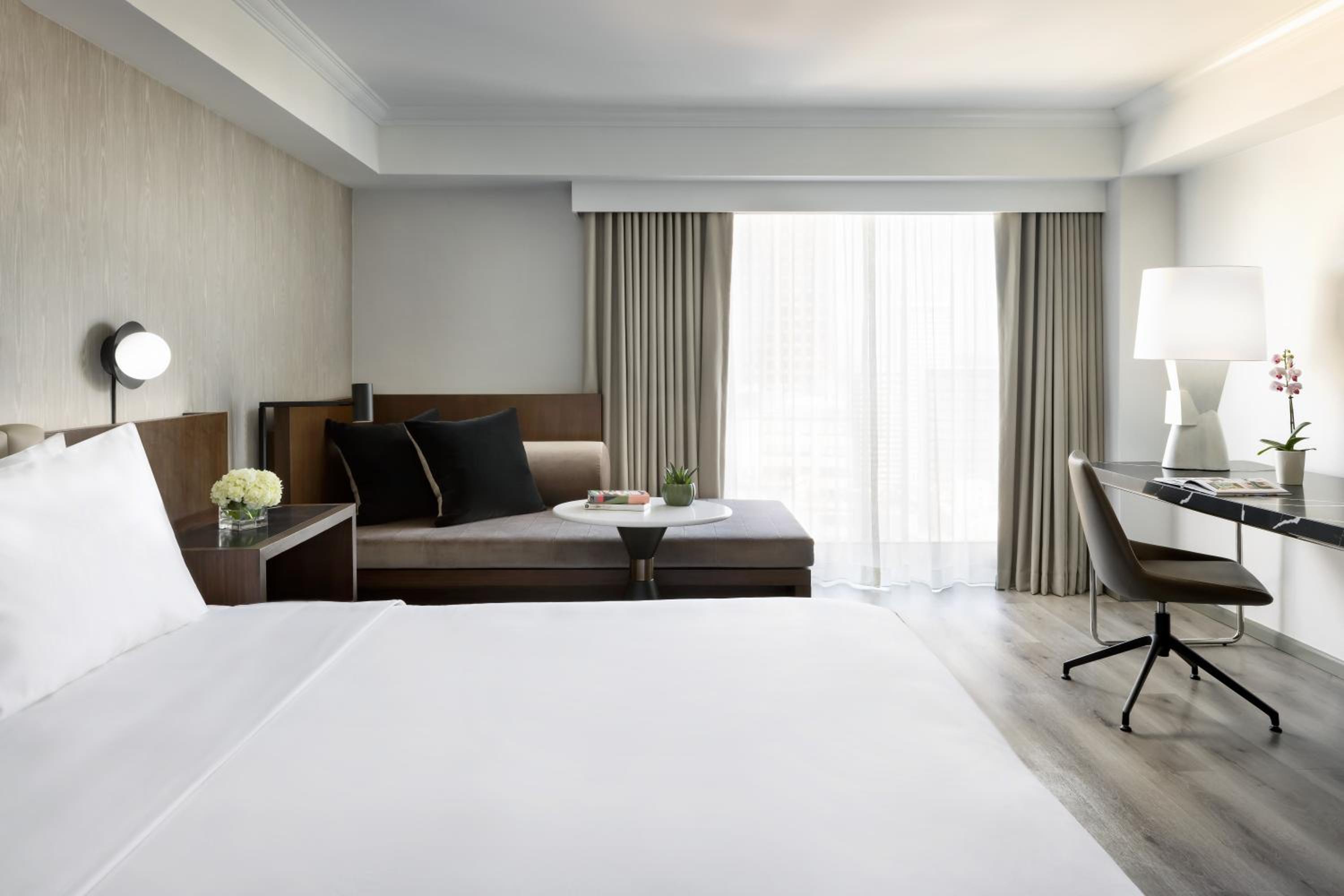Premier King Room - Photo 4