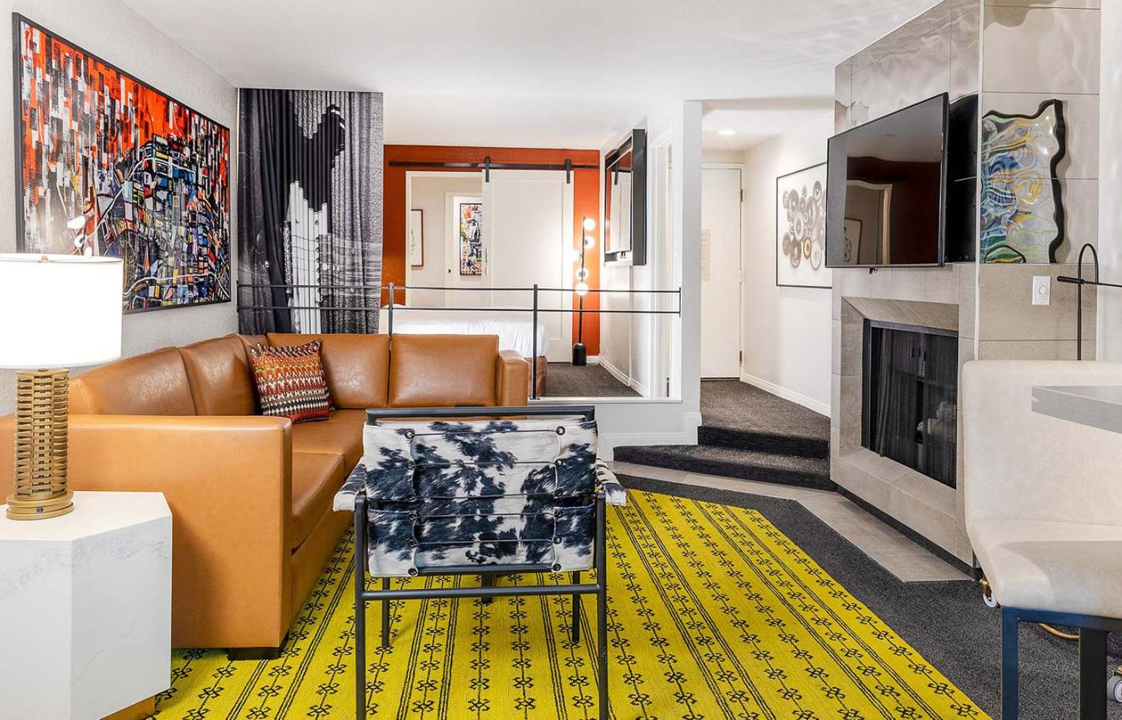 Premier King Suite with Balcony - Photo 8