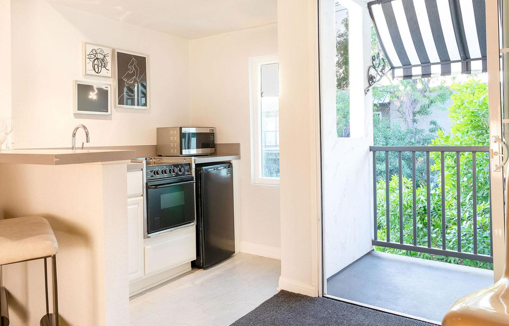 Premier King Suite with Balcony - Photo 3