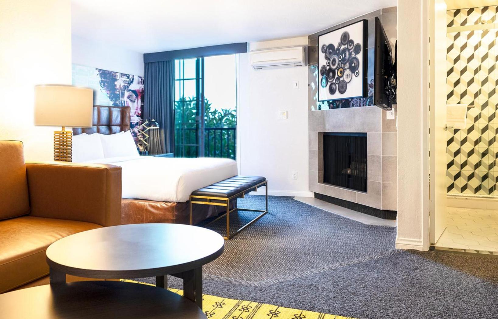 Deluxe Queen Suite