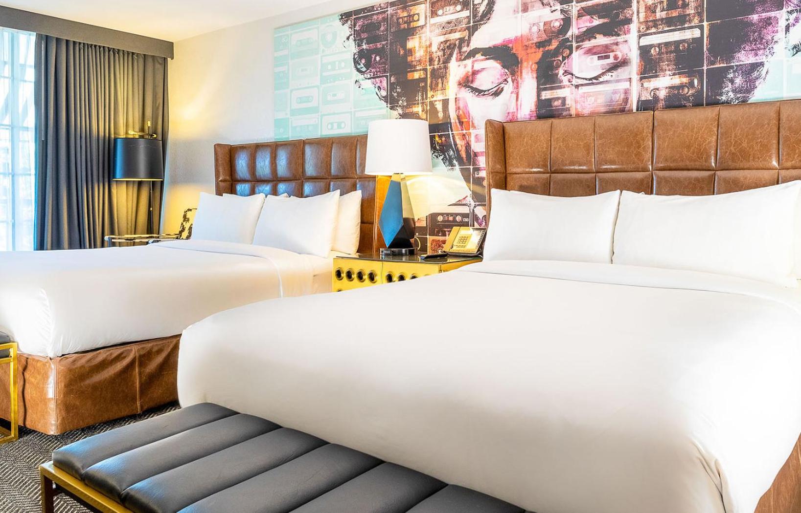 Signature 2 Queen Suite with Balcony thumbnail 6
