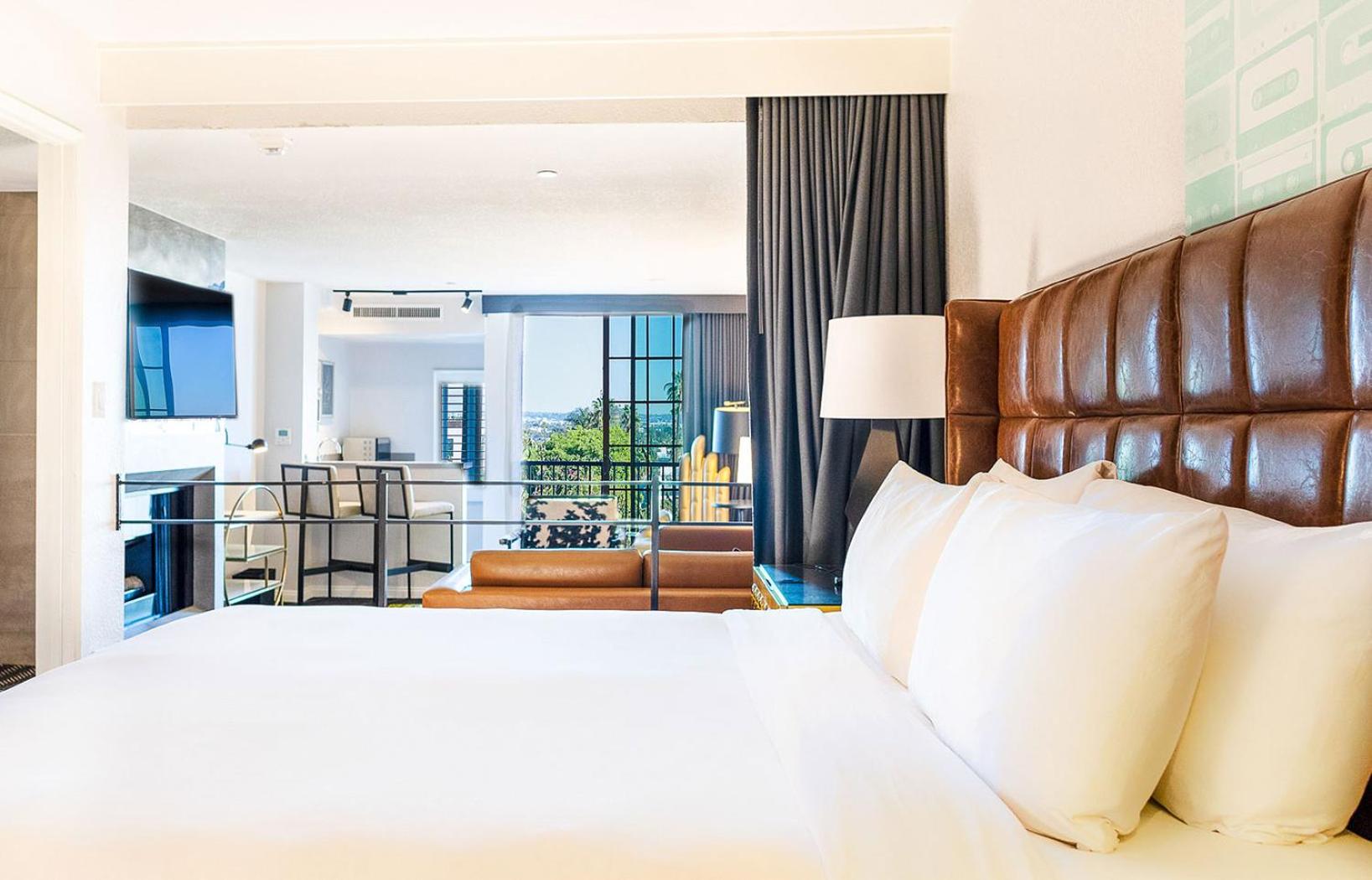 Signature King Suite, City View & Balcony - Photo 7