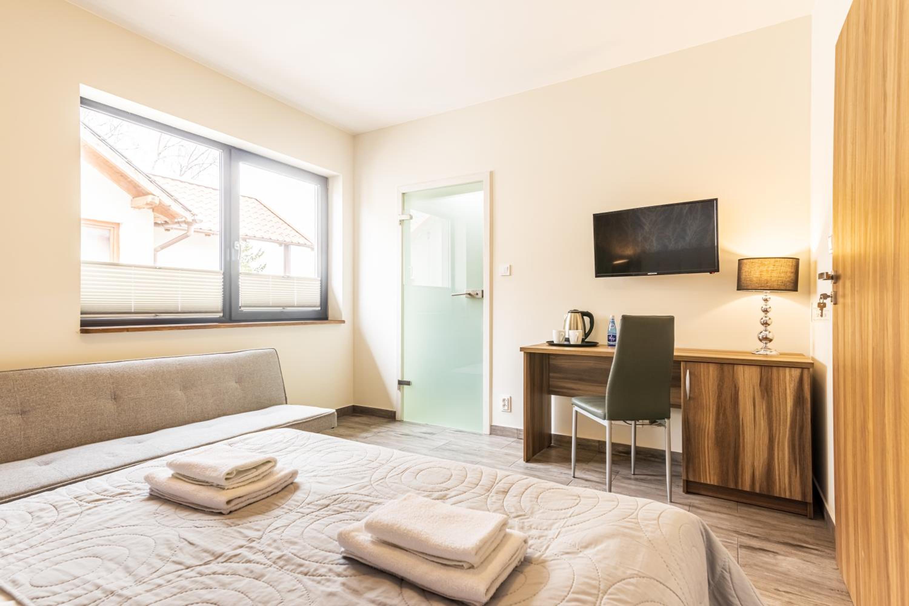 Economy Double Room photo 3