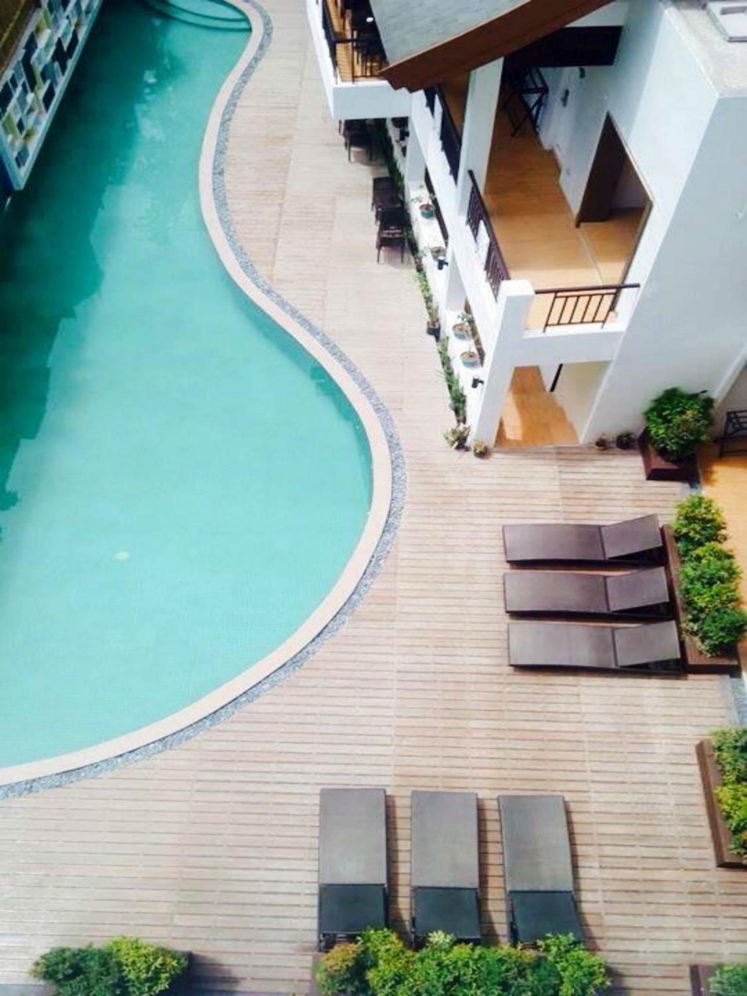 Junior Family Suite Pool View - Photo 5