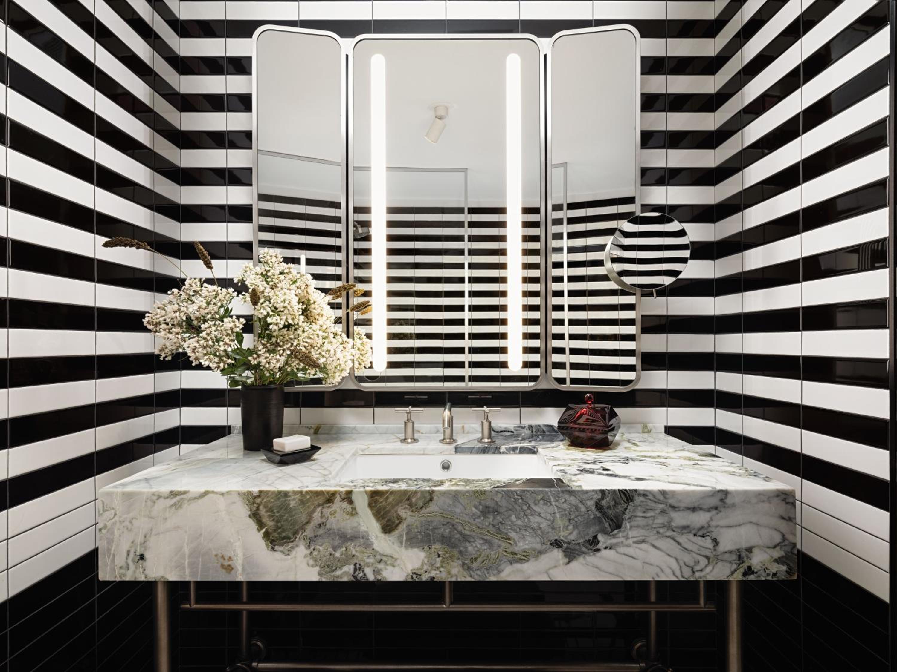 Panoramic Park View Studio Suite thumbnail 5