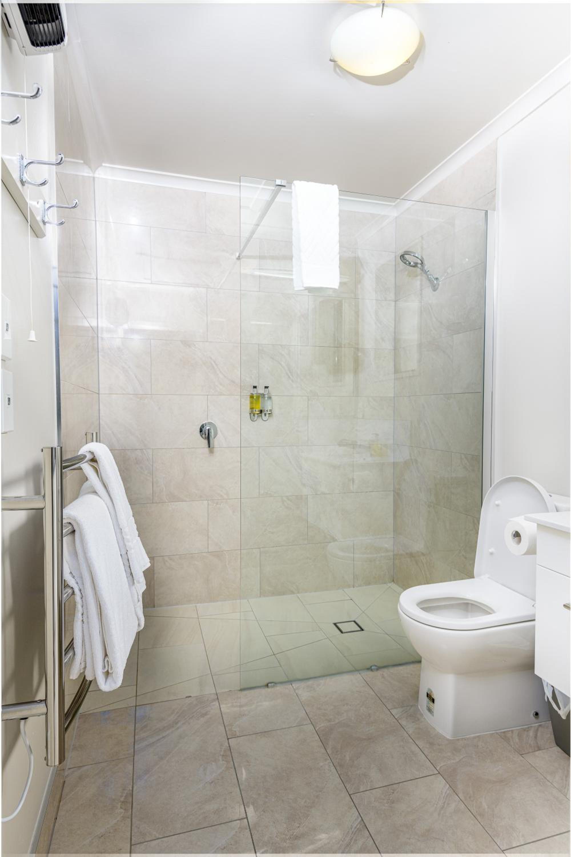 Two-Bedroom Apartment - Photo 9