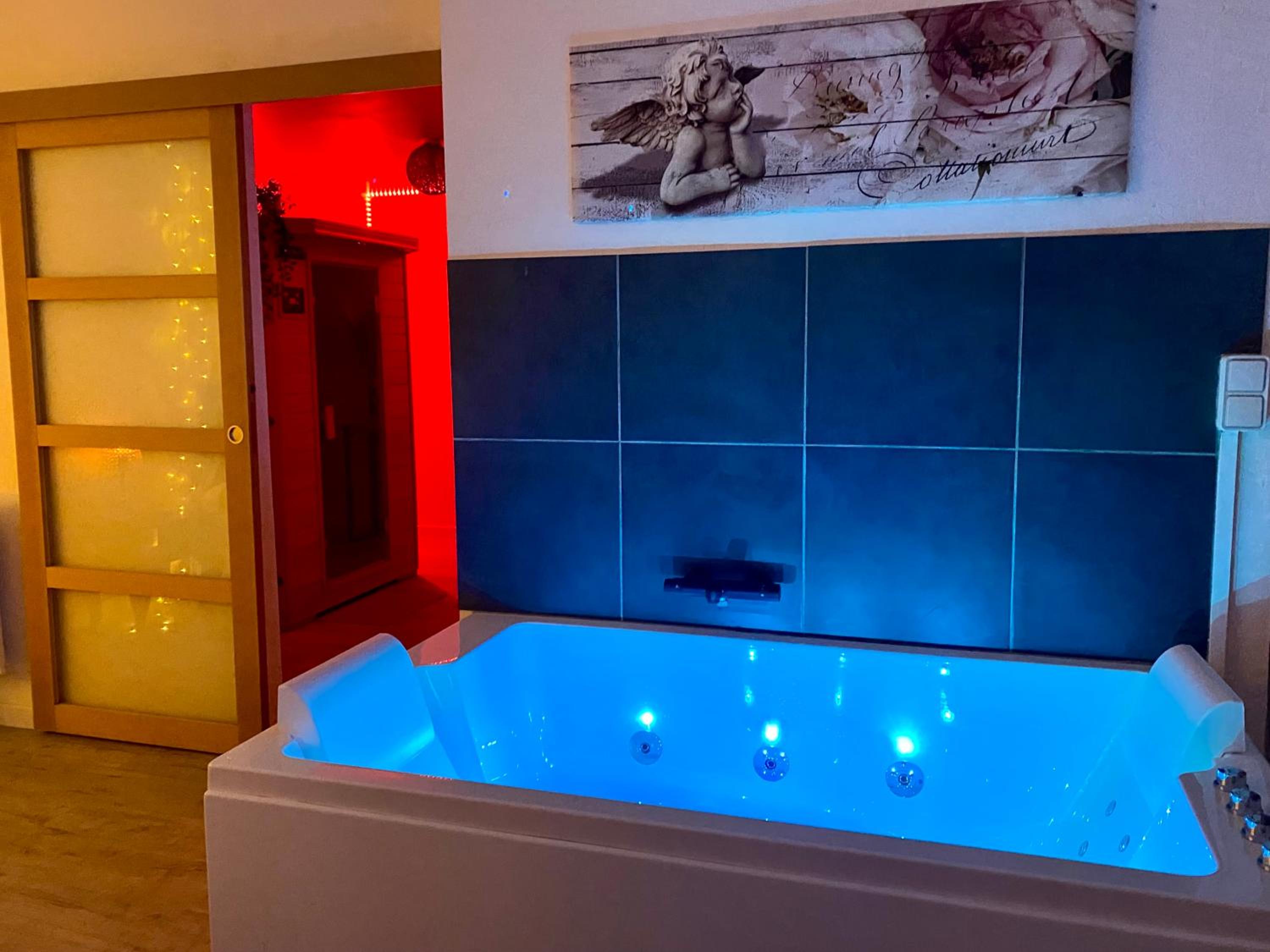 Suite with Hot Tub - Photo 13