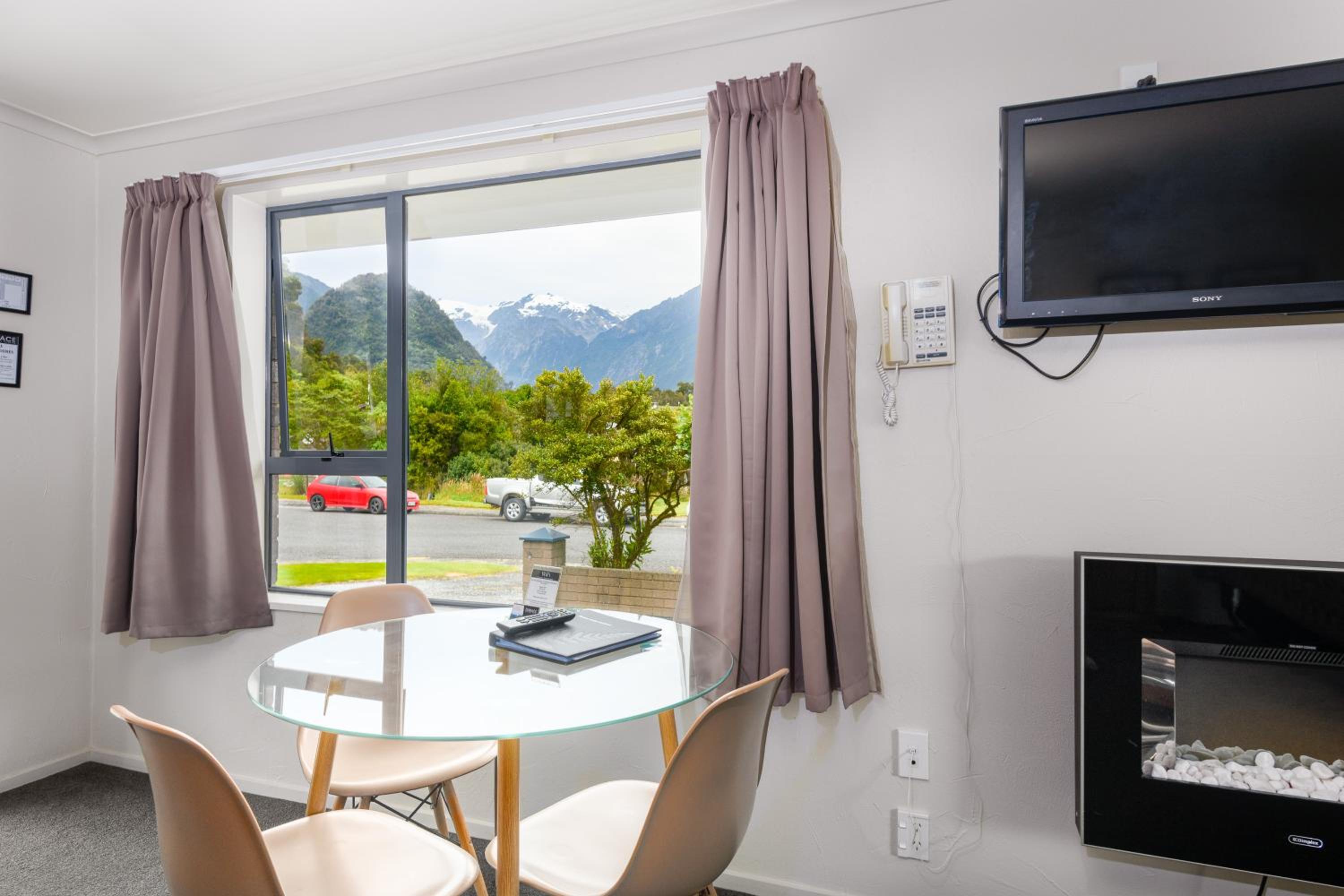 Studio with Kitchen and Mountain View - Photo 7
