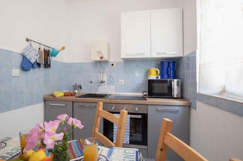 Apartment 3 photo 2